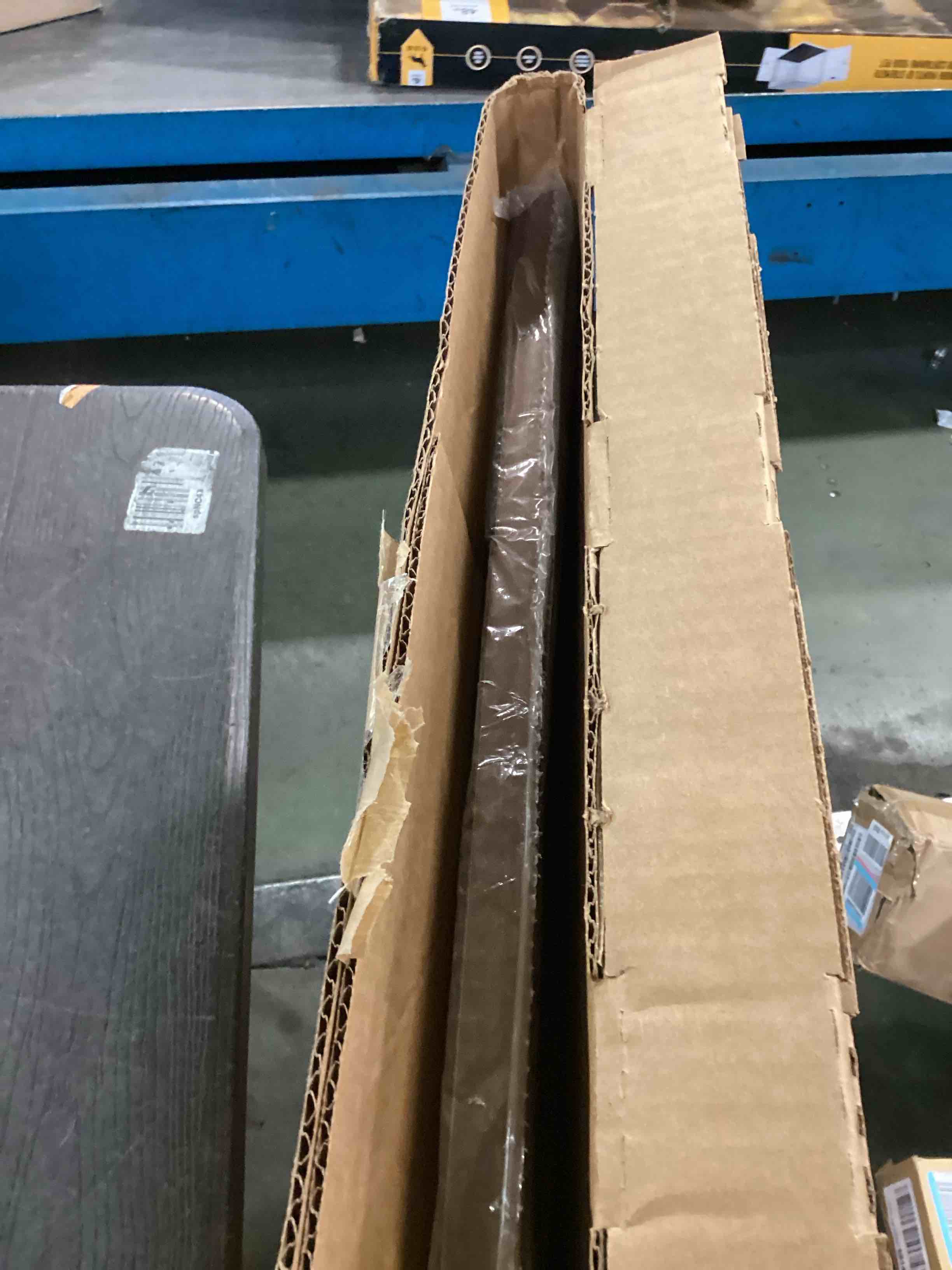 https://s3.amazonaws.com/lotting-images-prod/bidfta/BLU6541907_1718972151783.jpeg