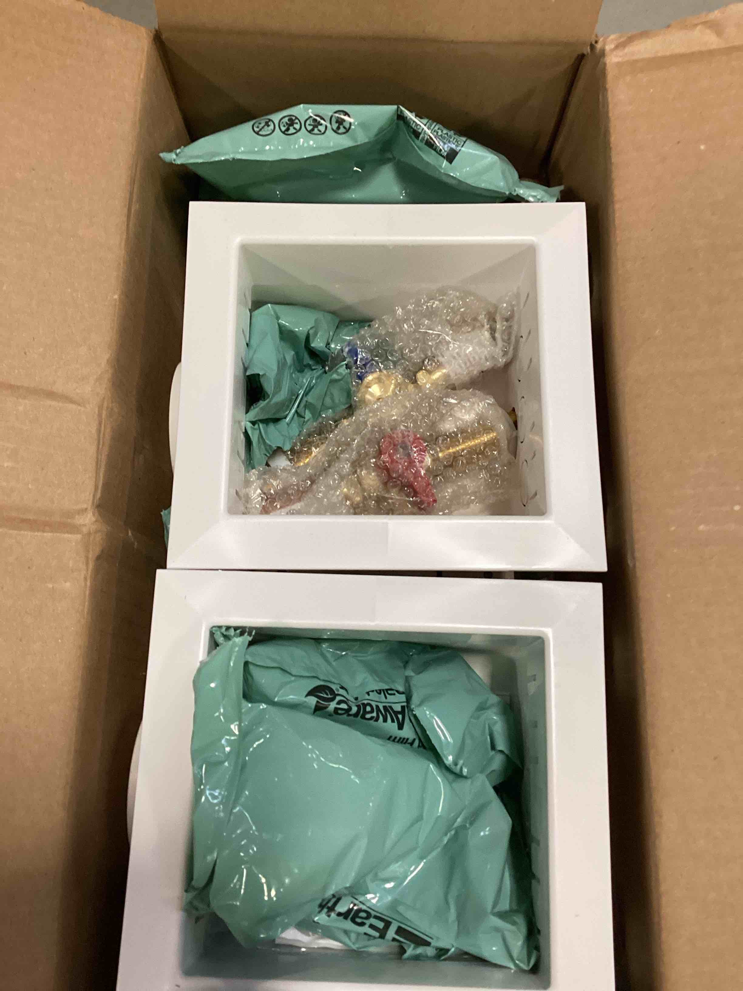 https://s3.amazonaws.com/lotting-images-prod/bidfta/BLU6543521_1718366828431.jpeg