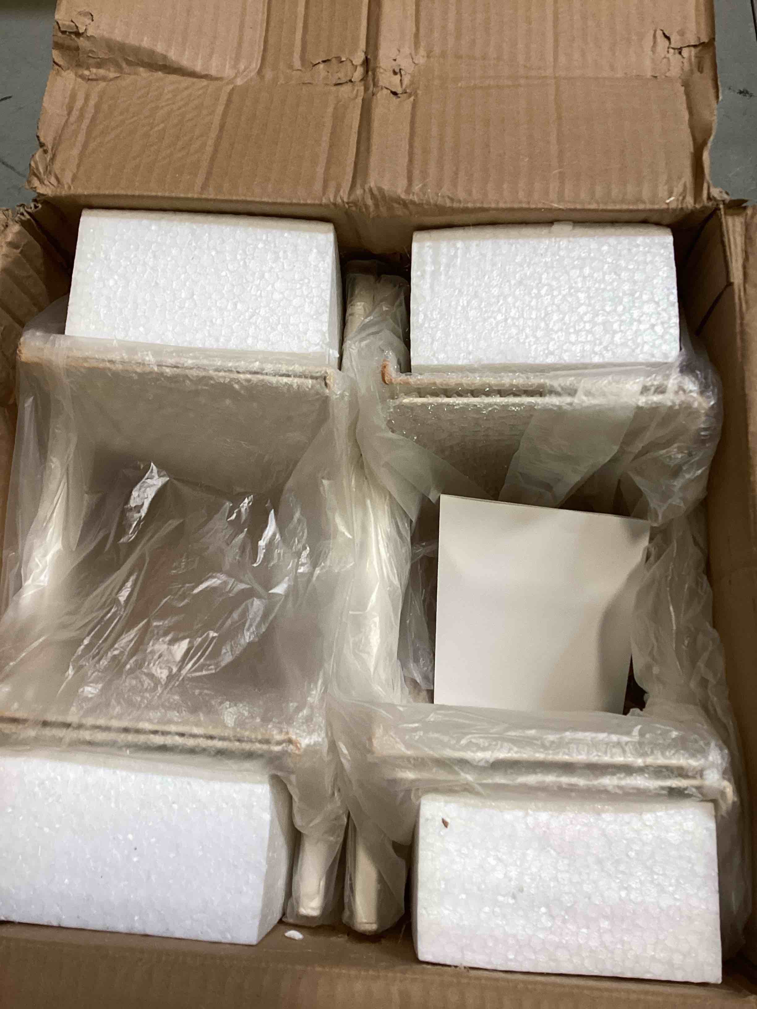 https://s3.amazonaws.com/lotting-images-prod/bidfta/BLU6543632_1718384893583.jpeg