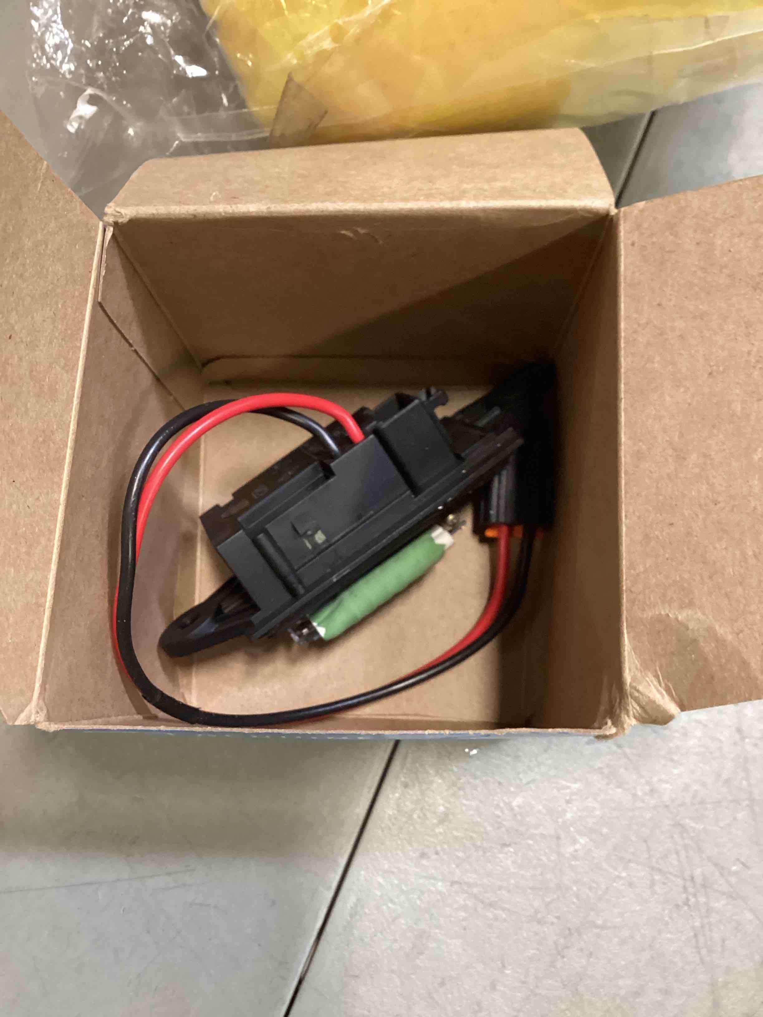 https://s3.amazonaws.com/lotting-images-prod/bidfta/BLU6544071_1718631152087.jpeg