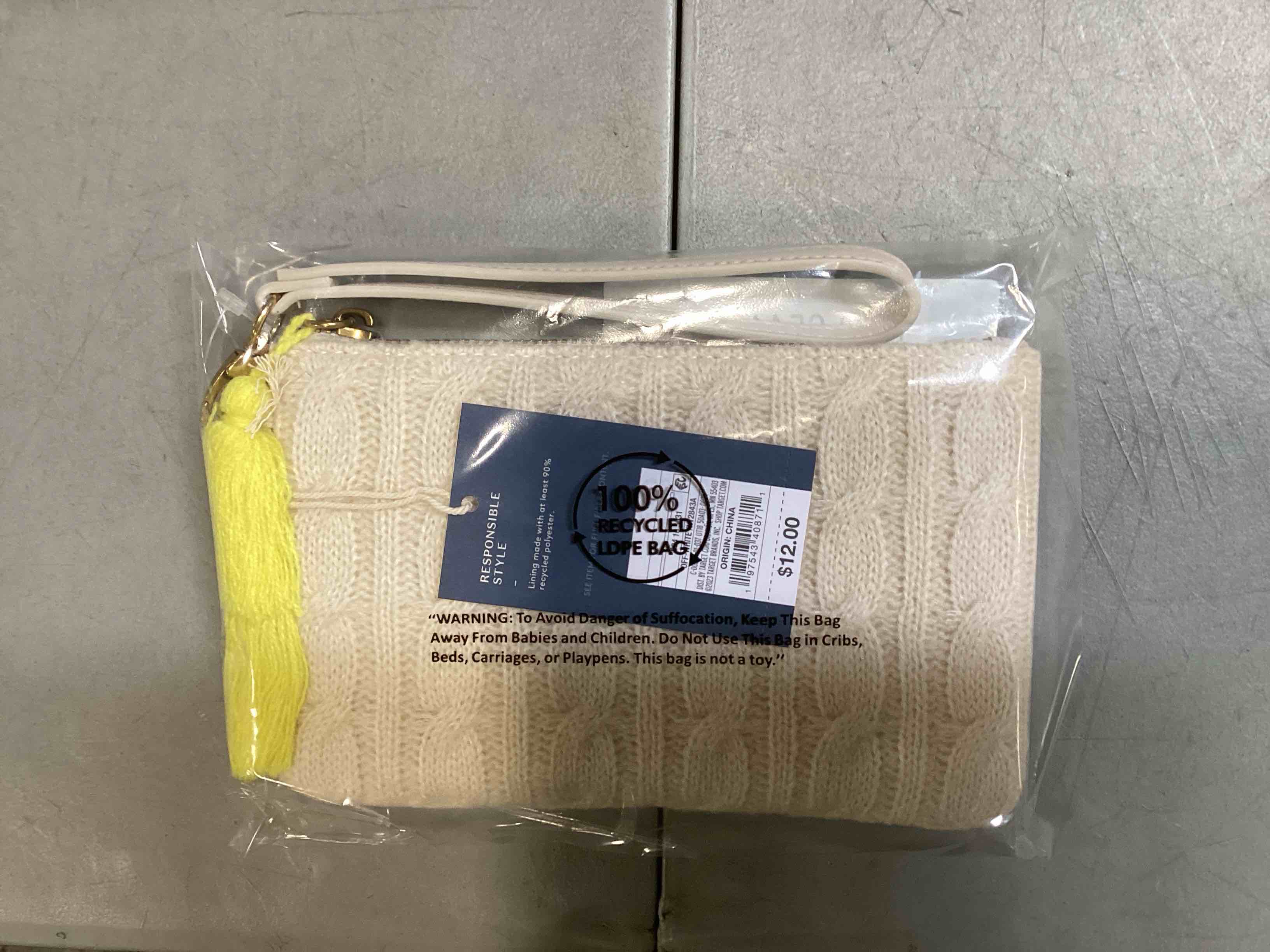 https://s3.amazonaws.com/lotting-images-prod/bidfta/BLU6544639_1719258246228.jpeg