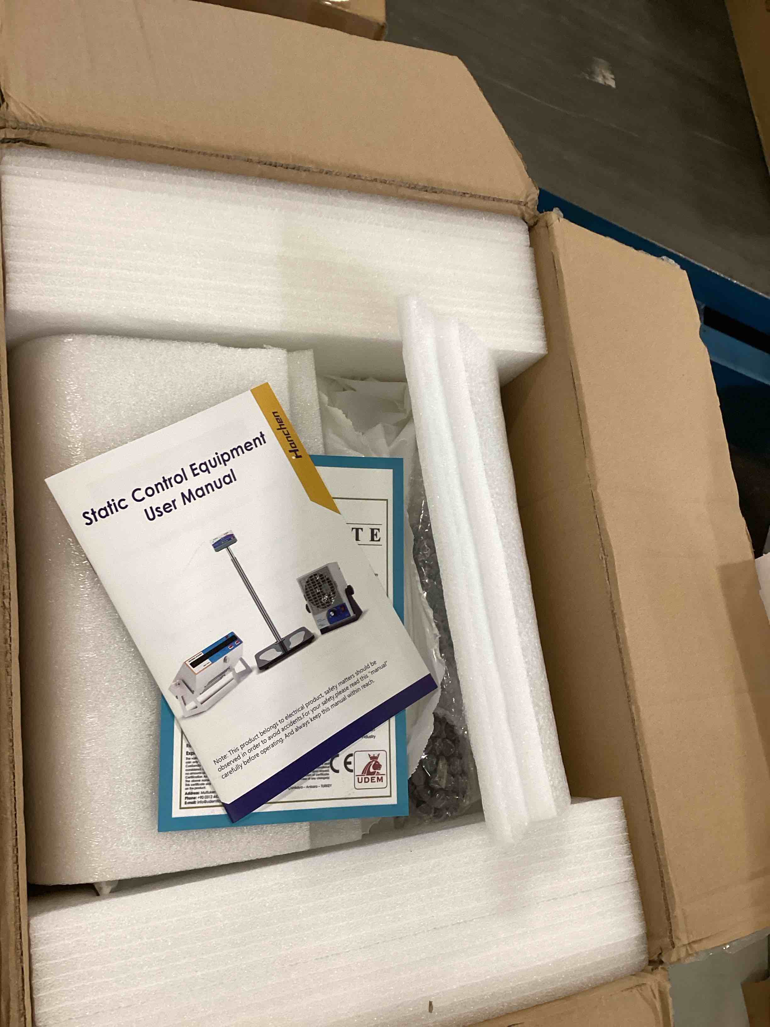 https://s3.amazonaws.com/lotting-images-prod/bidfta/BLU6544946_1718463193578.jpeg