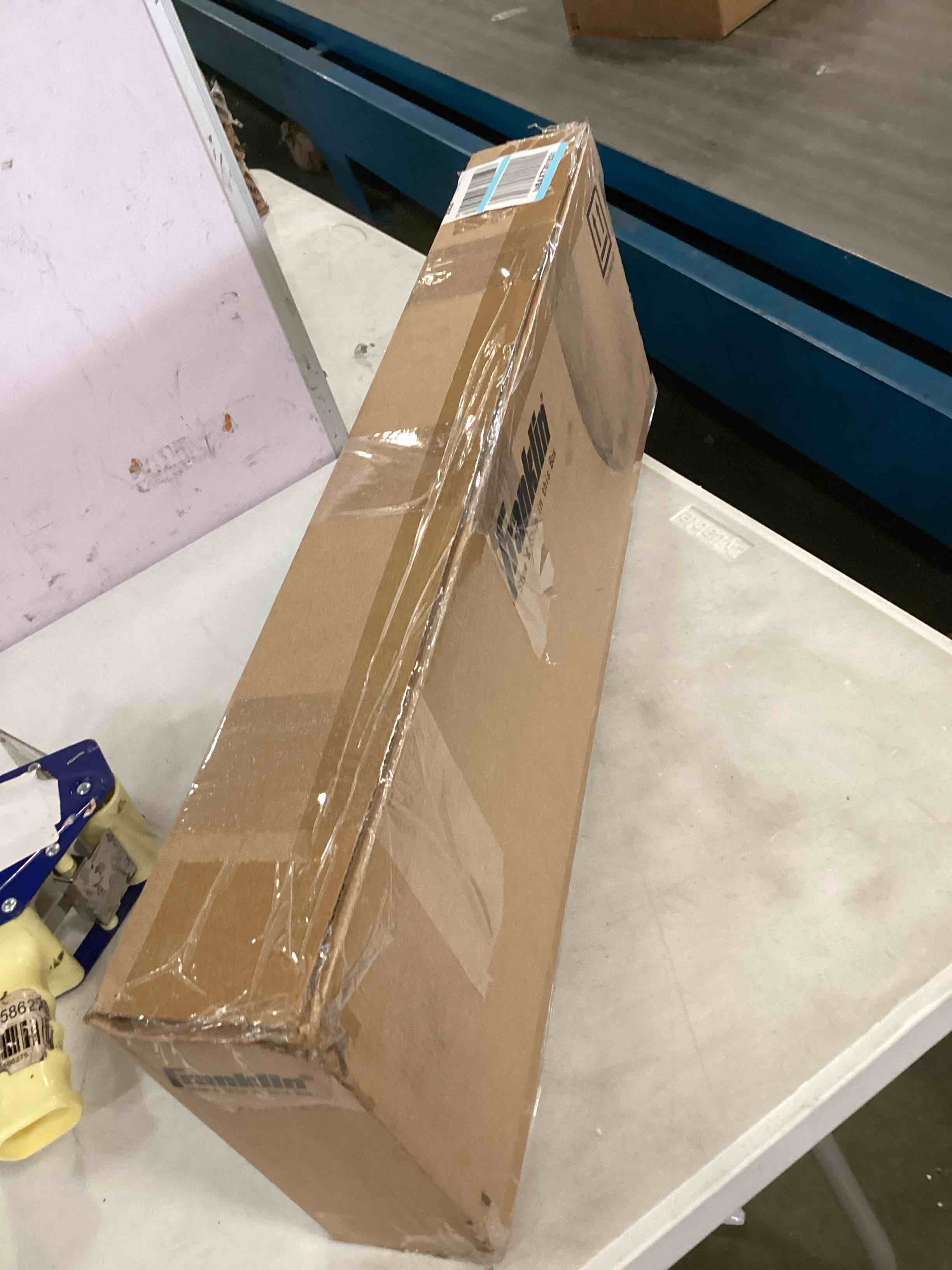https://s3.amazonaws.com/lotting-images-prod/bidfta/BLU6545109_1718628587323.jpeg