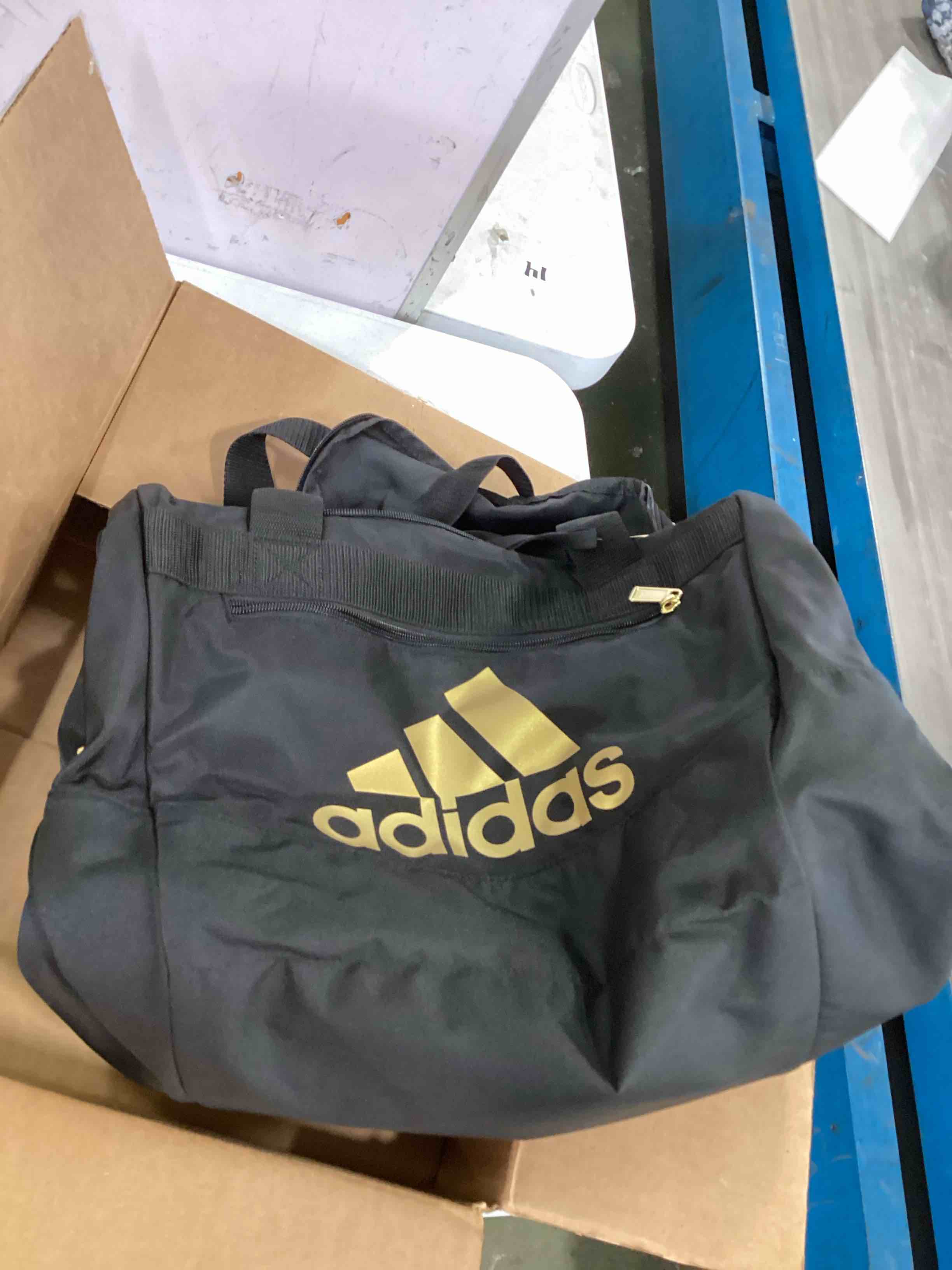 https://s3.amazonaws.com/lotting-images-prod/bidfta/BLU6545128_1718630323716.jpeg