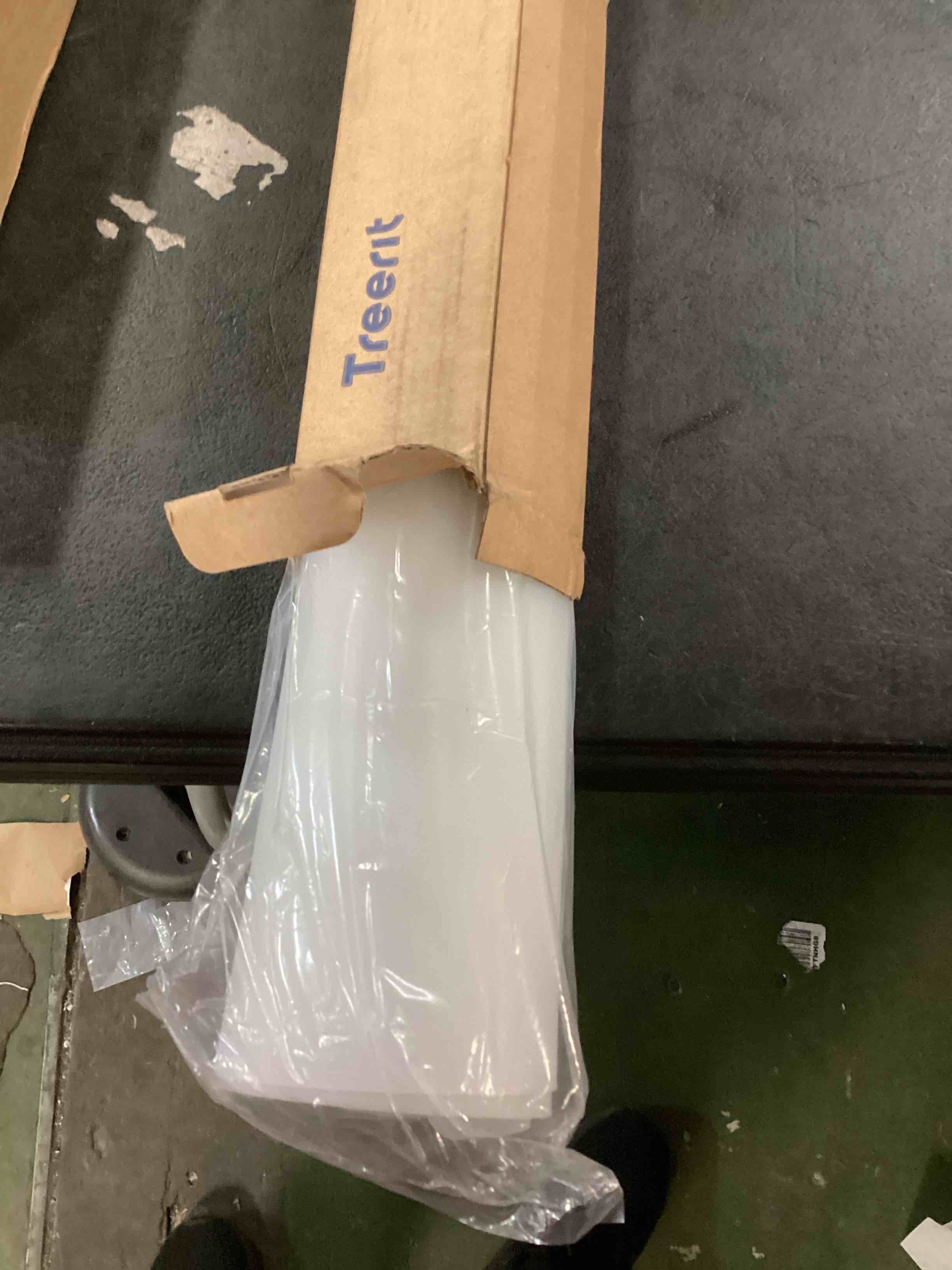 https://s3.amazonaws.com/lotting-images-prod/bidfta/BLU6545822_1718884915921.jpeg