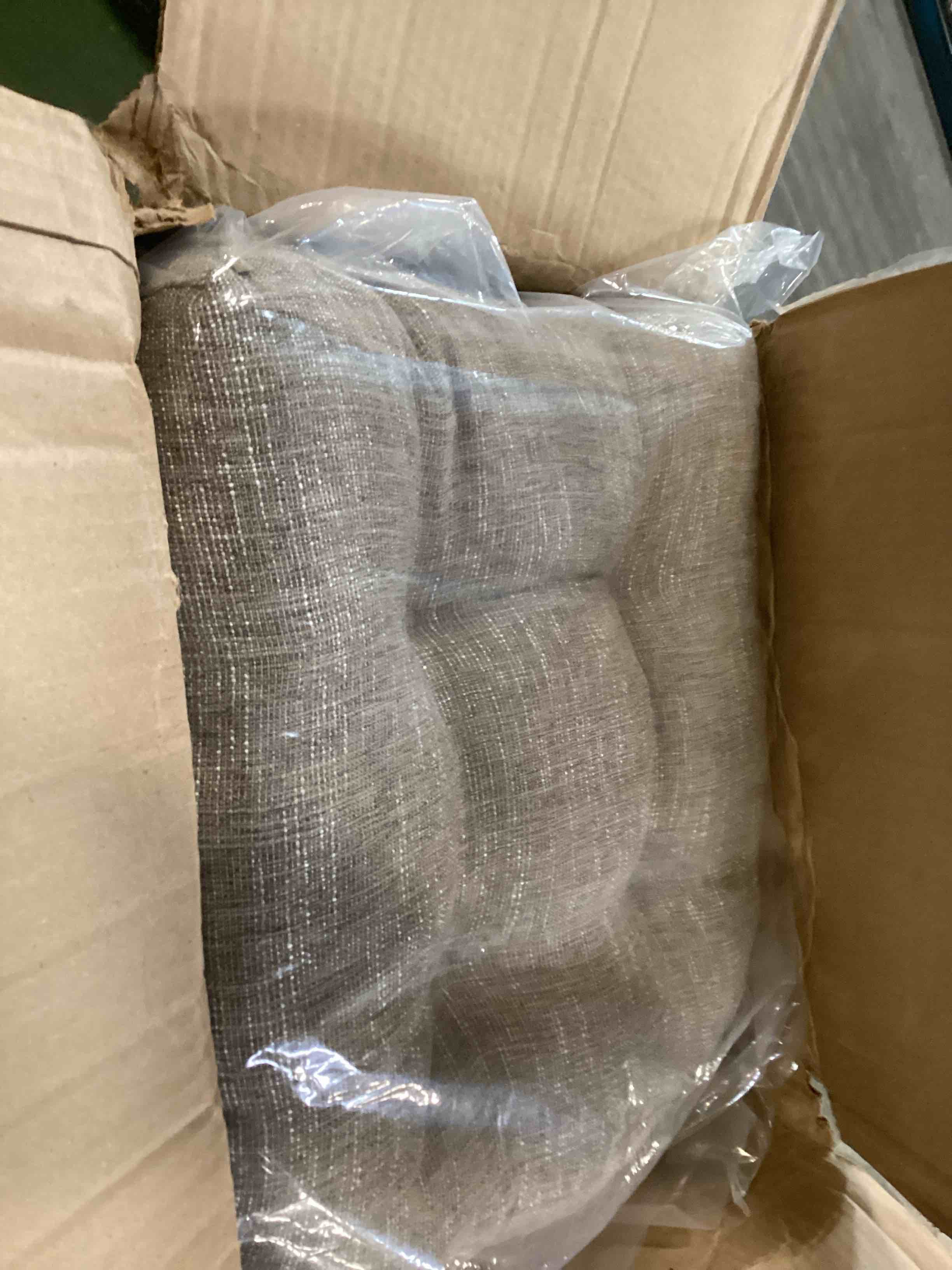 https://s3.amazonaws.com/lotting-images-prod/bidfta/BLU6545885_1718890657006.jpeg