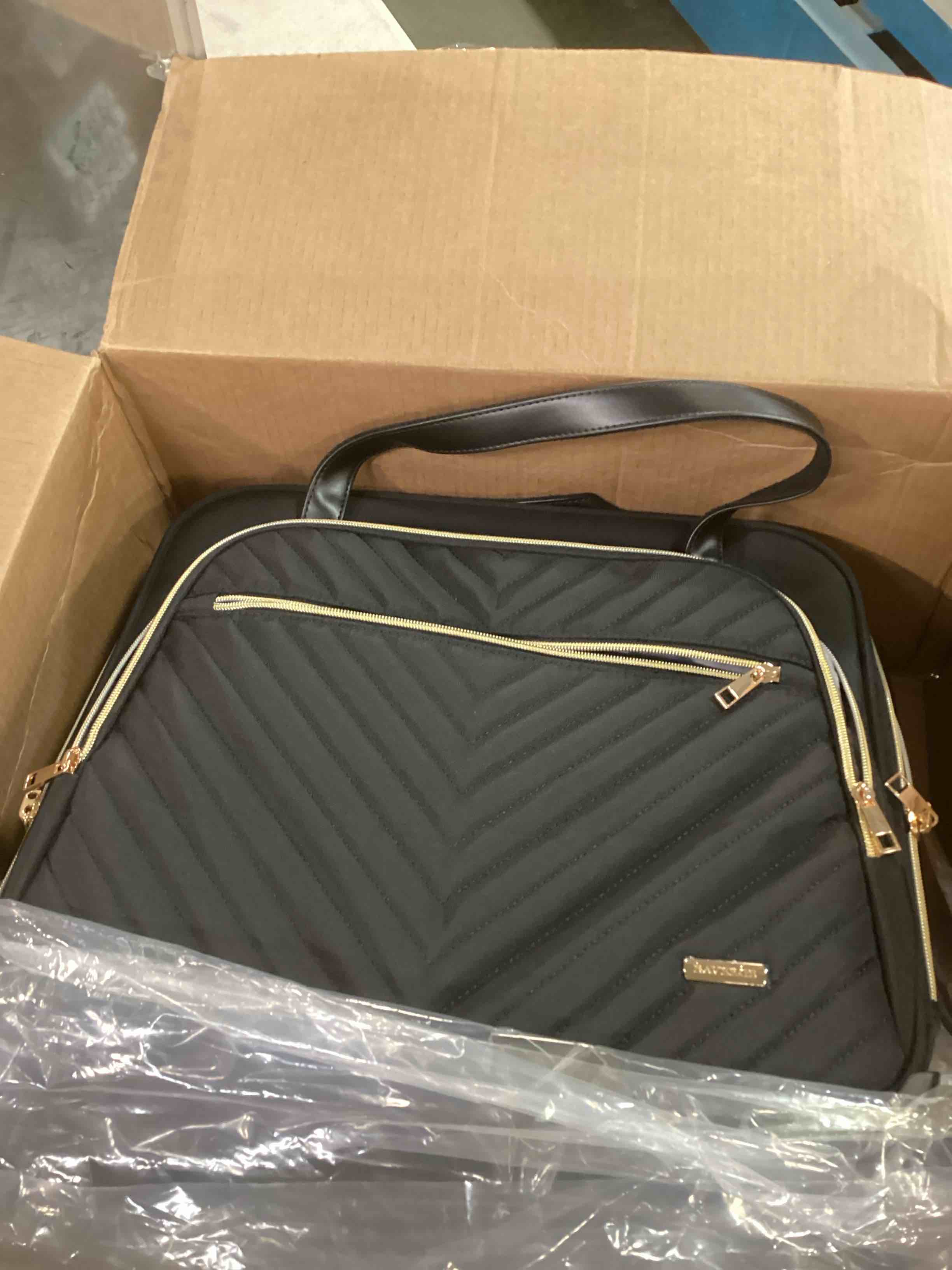 https://s3.amazonaws.com/lotting-images-prod/bidfta/BLU6546398_1719229280738.jpeg