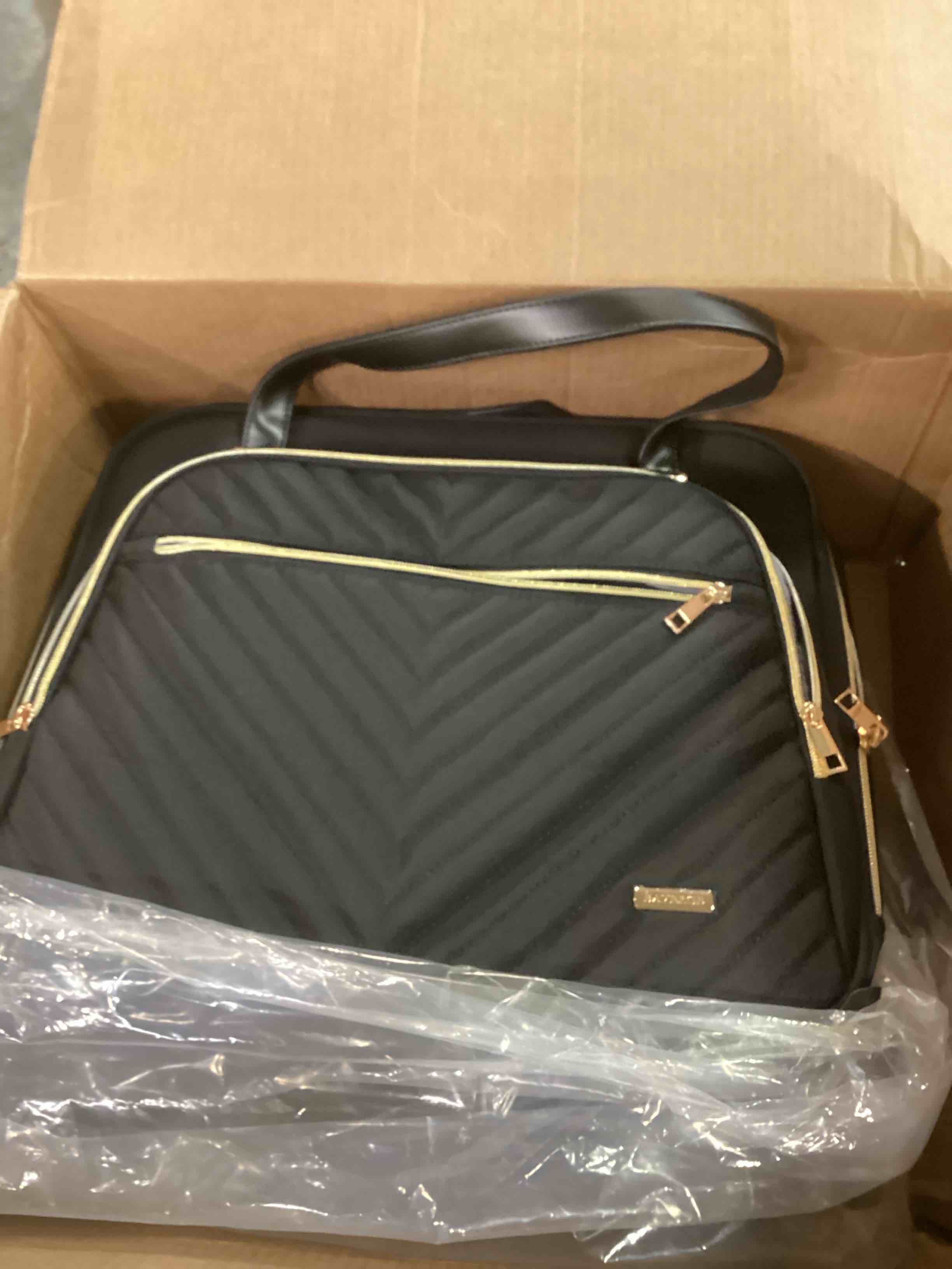 https://s3.amazonaws.com/lotting-images-prod/bidfta/BLU6546398_1719229282860.jpeg