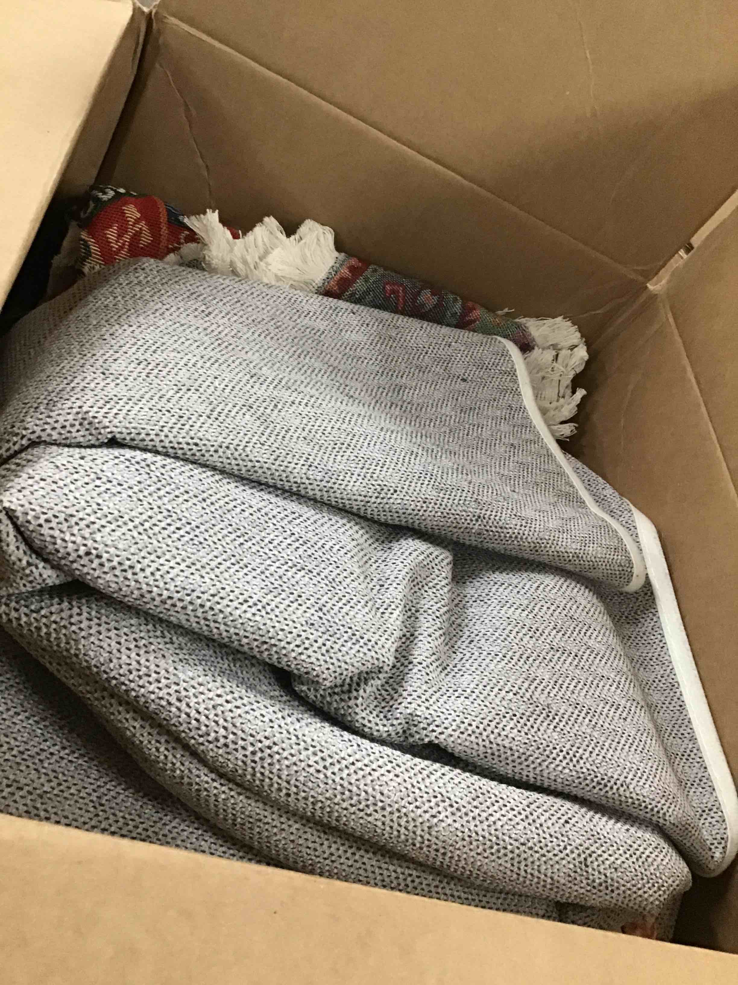 https://s3.amazonaws.com/lotting-images-prod/bidfta/BLU6549695_1722440962771.jpeg