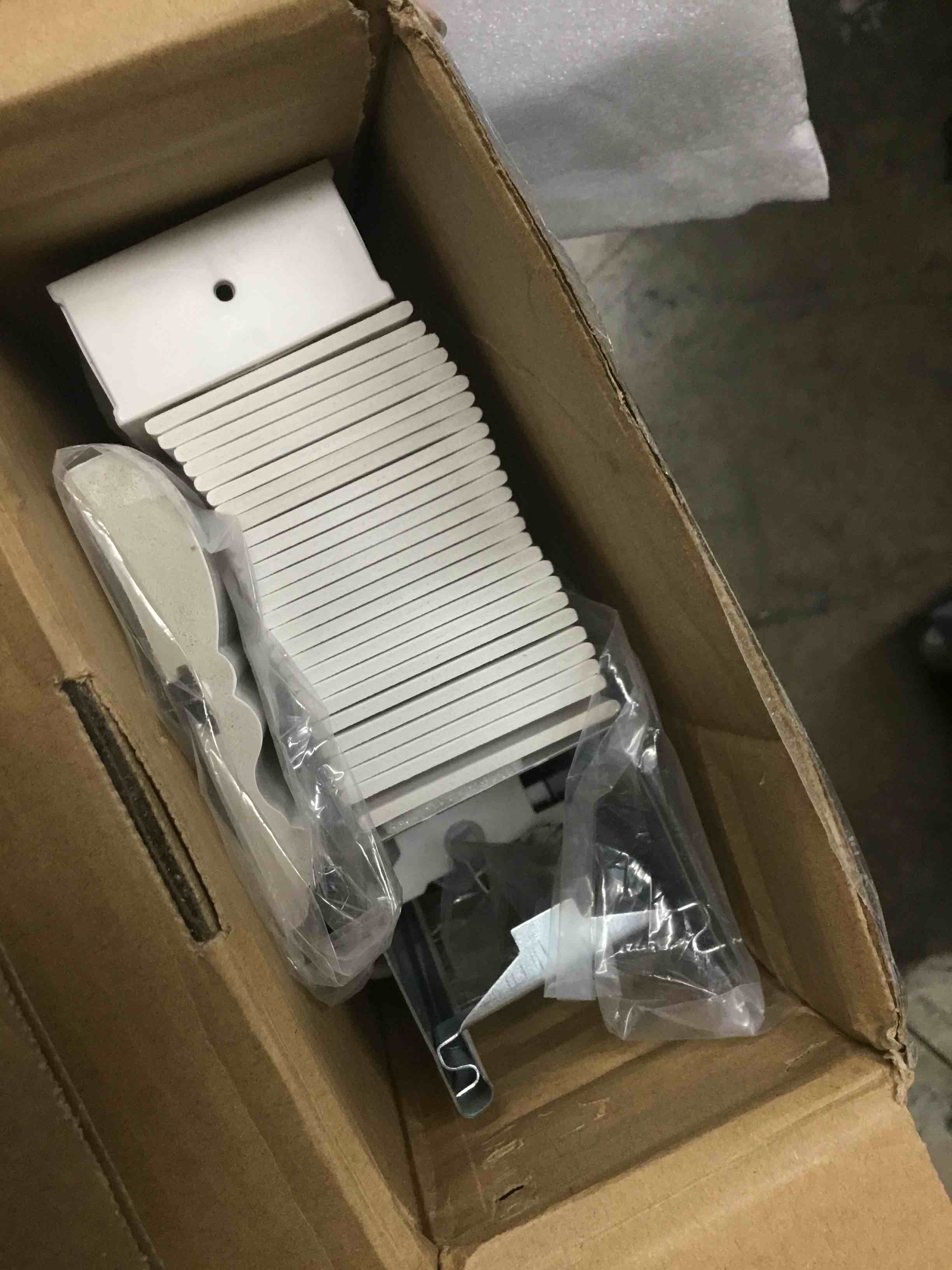 https://s3.amazonaws.com/lotting-images-prod/bidfta/BLU6549868_1723147552225.jpeg