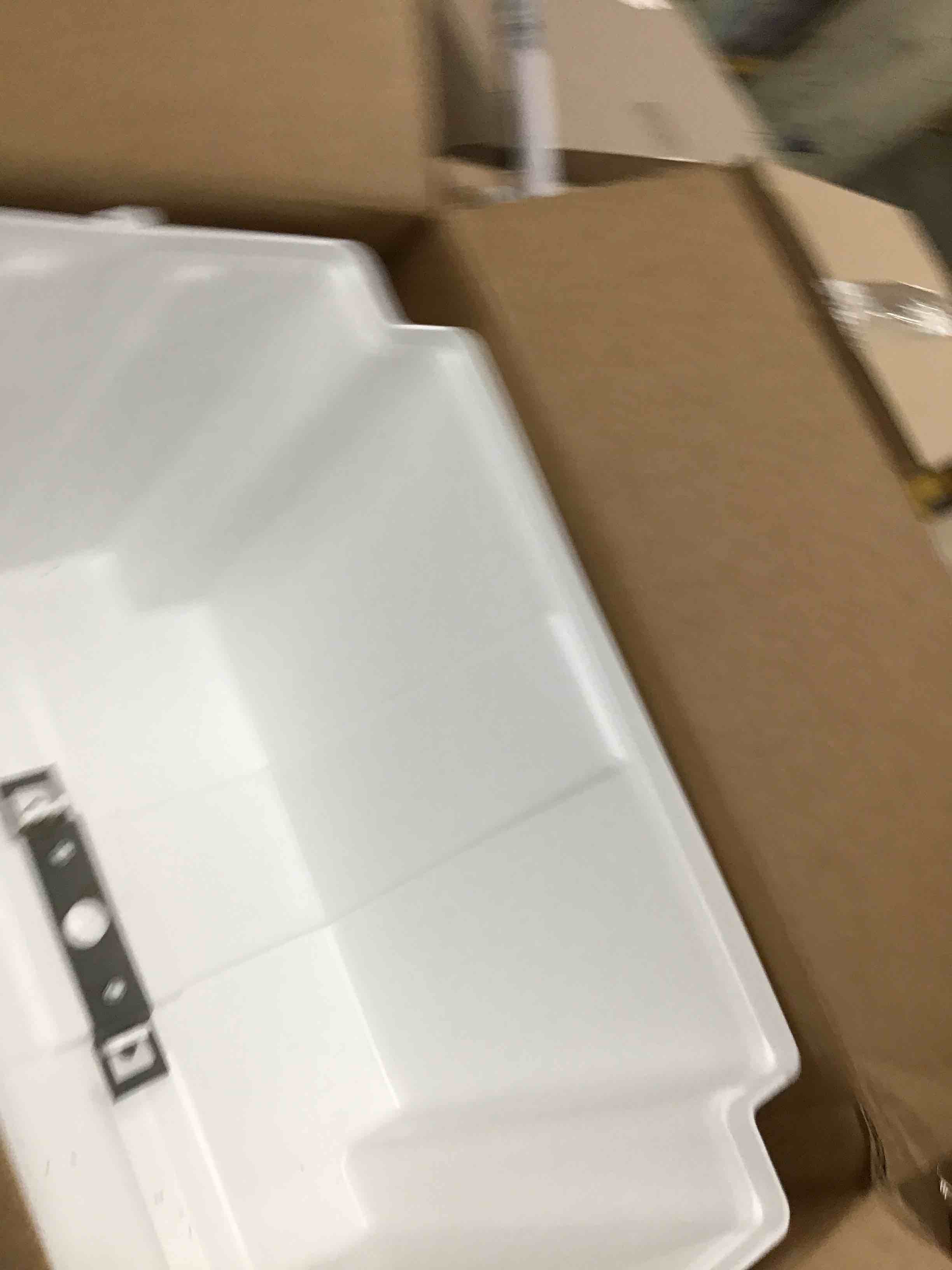 https://s3.amazonaws.com/lotting-images-prod/bidfta/BLU6549897_1723153001419.jpeg