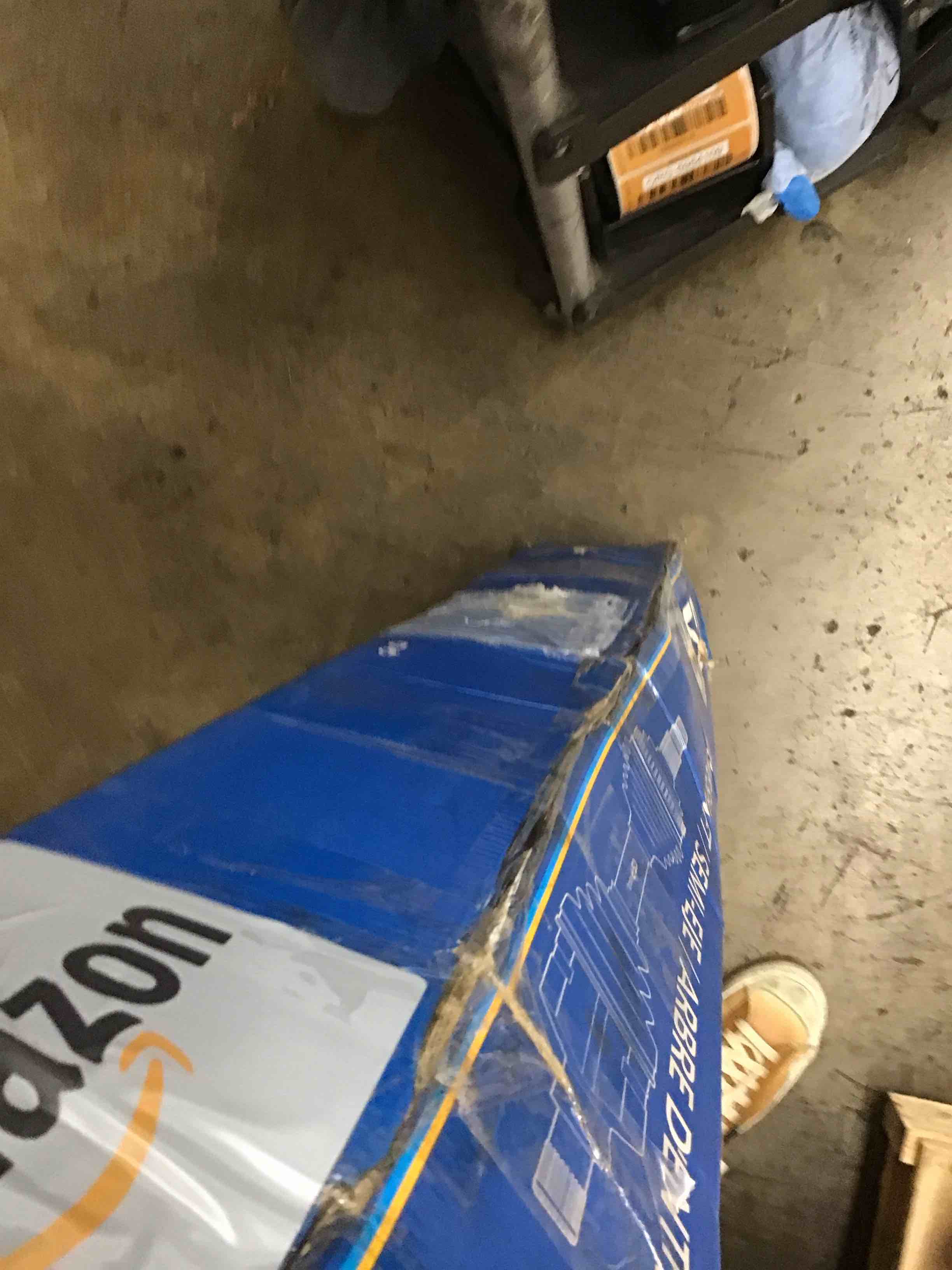 https://s3.amazonaws.com/lotting-images-prod/bidfta/BLU6554482_1720632791919.jpeg