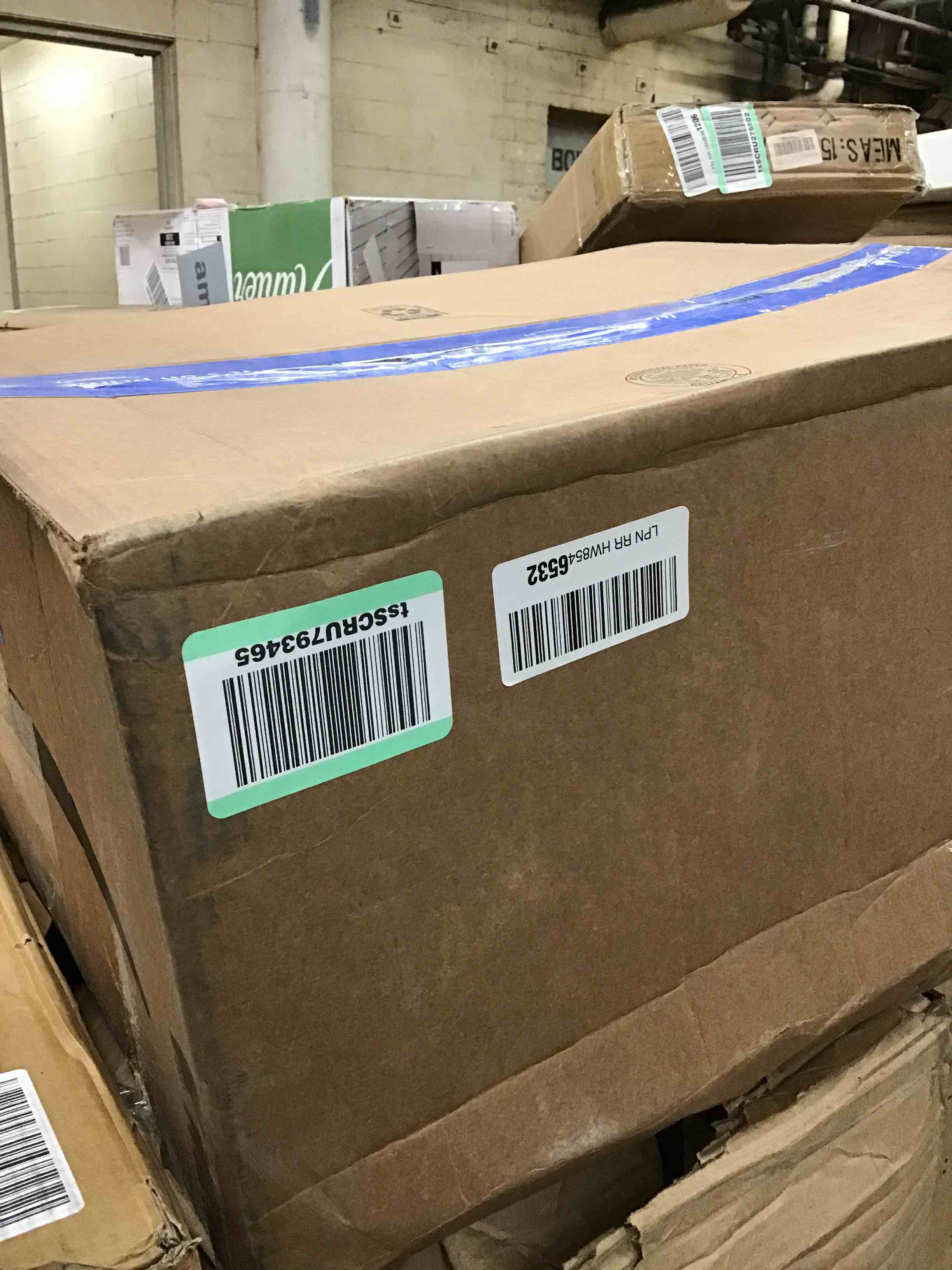 https://s3.amazonaws.com/lotting-images-prod/bidfta/BLU6559212_1719404759075.jpeg