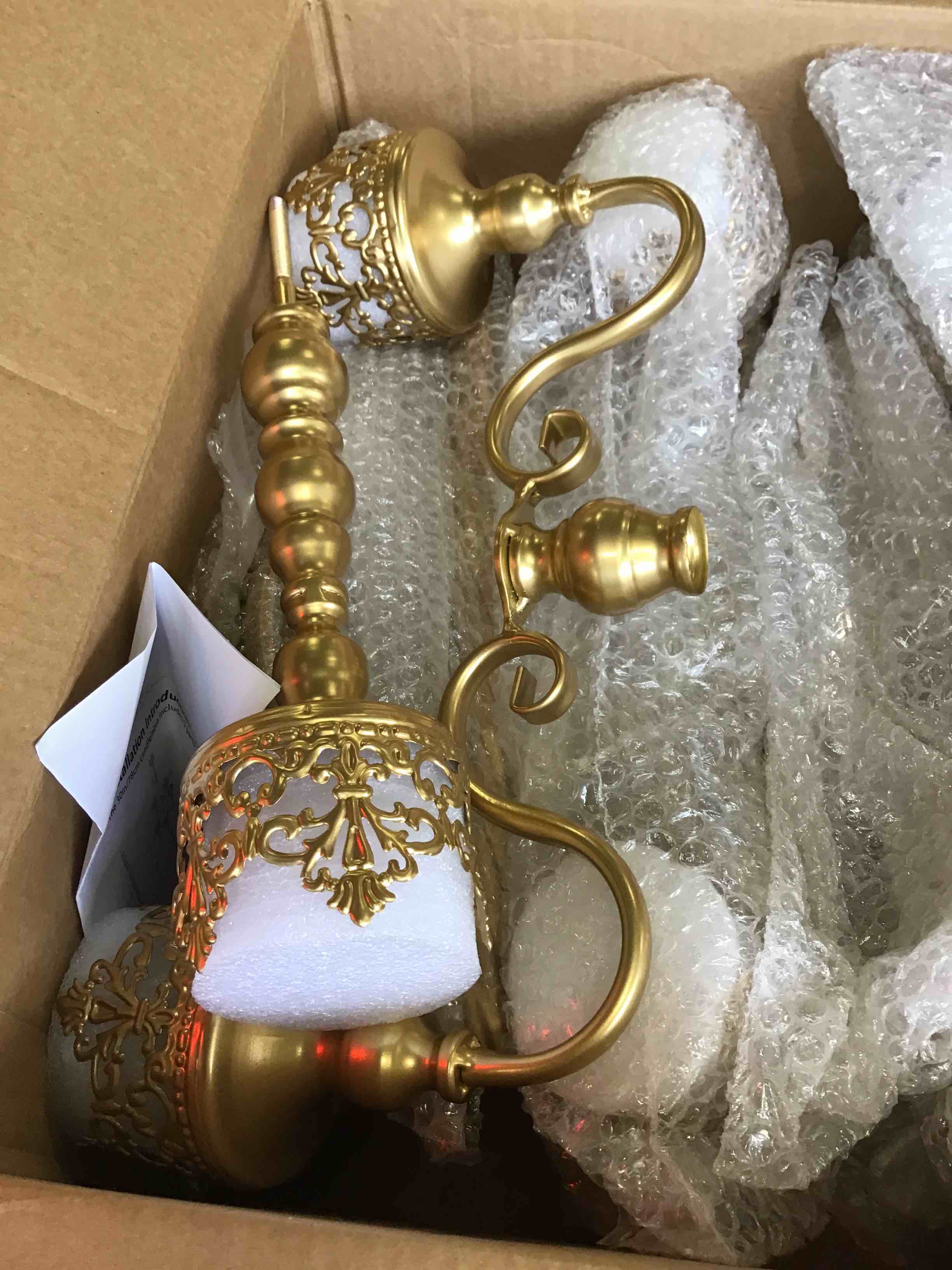 https://s3.amazonaws.com/lotting-images-prod/bidfta/BLU6561996_1715196893870.jpeg