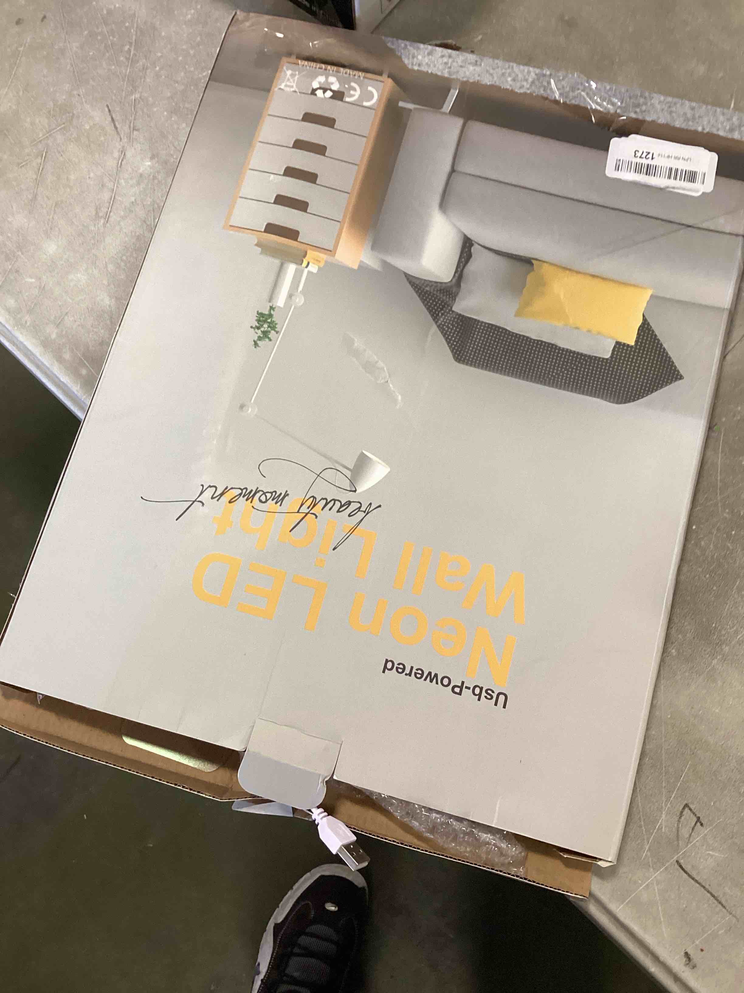 https://s3.amazonaws.com/lotting-images-prod/bidfta/BLU6563568_1717180643057.jpeg
