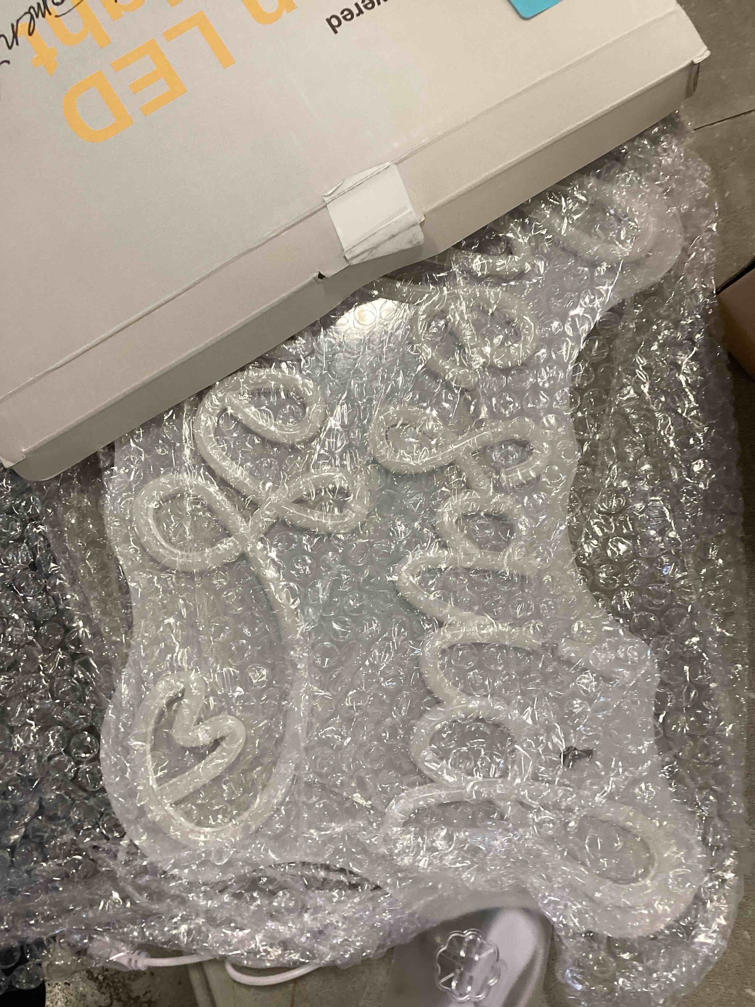 https://s3.amazonaws.com/lotting-images-prod/bidfta/BLU6563568_1717180653237.jpeg
