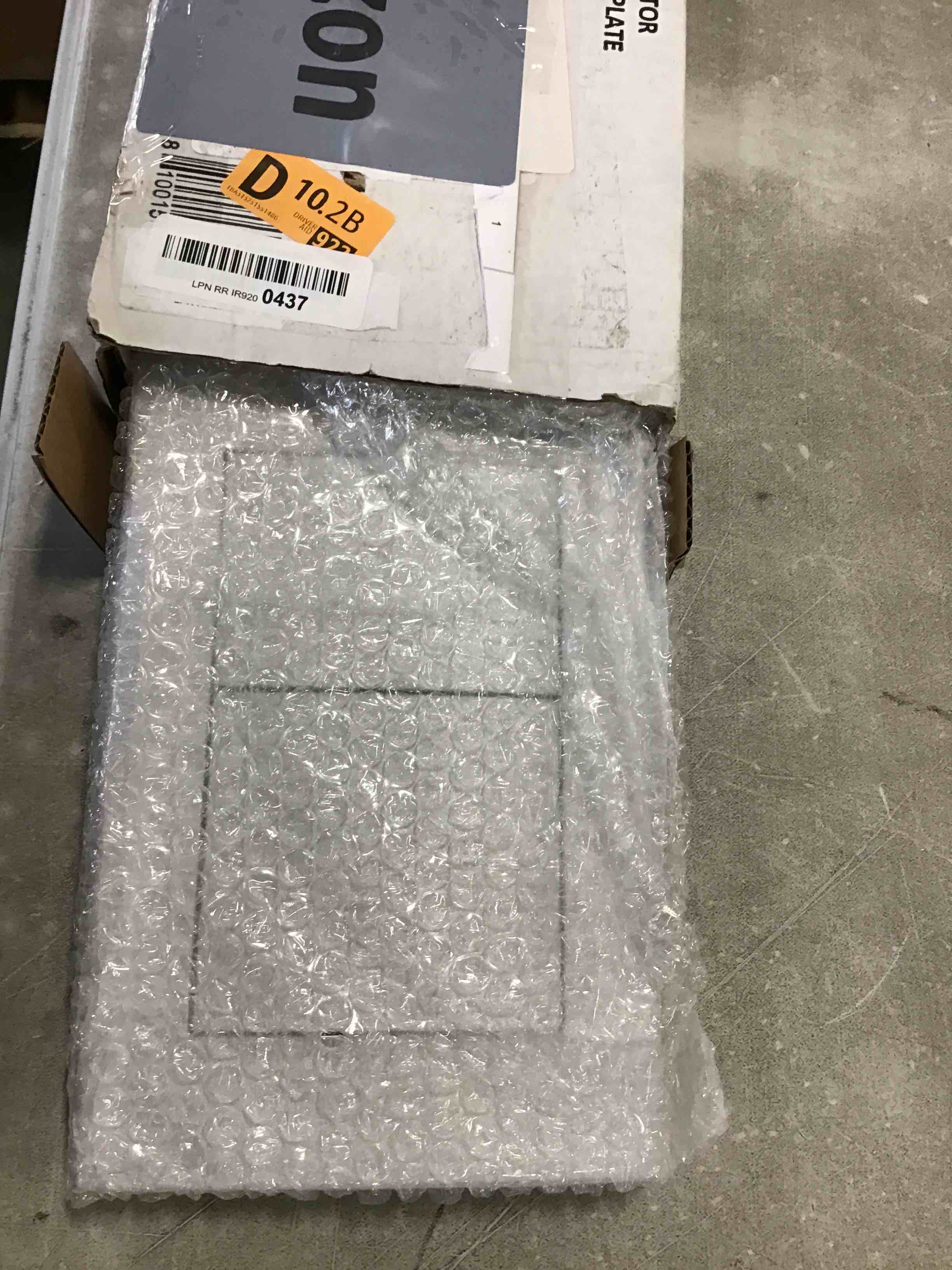https://s3.amazonaws.com/lotting-images-prod/bidfta/BLU6563854_1717435944007.jpeg
