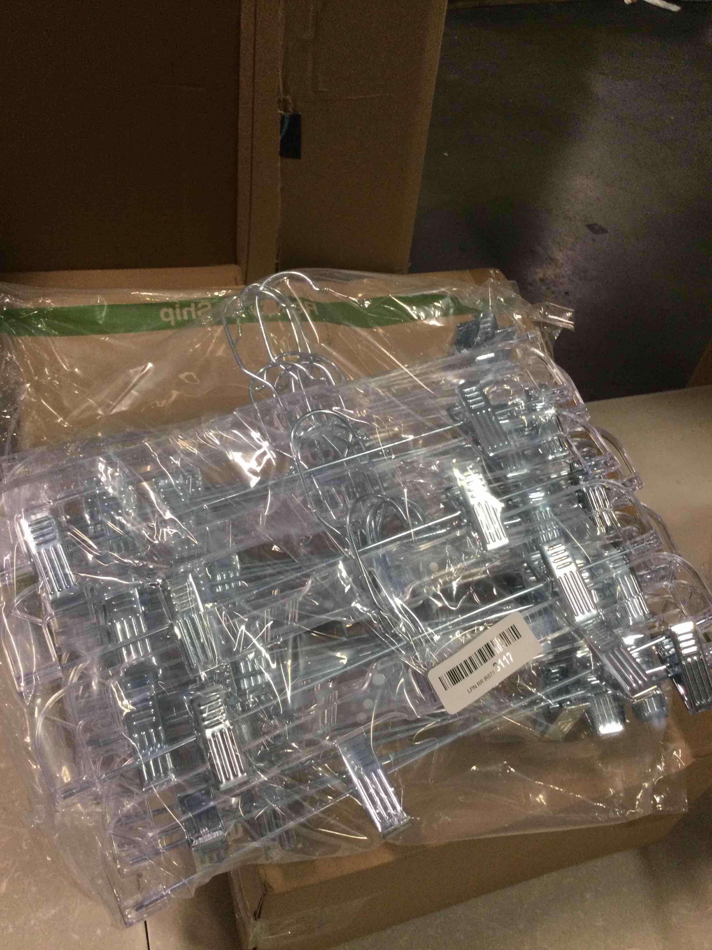 https://s3.amazonaws.com/lotting-images-prod/bidfta/BLU6568126_1717246474597.jpeg