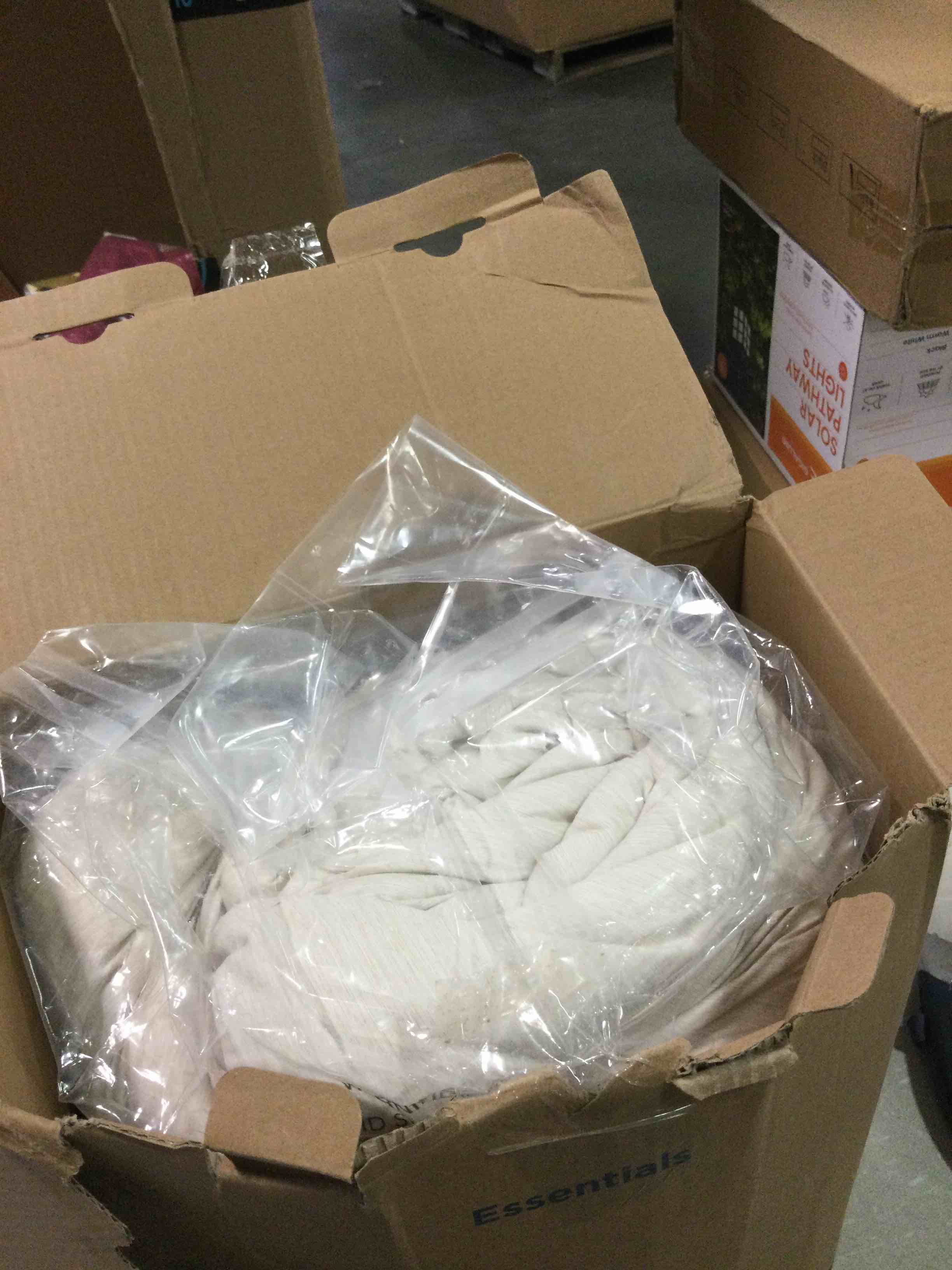 https://s3.amazonaws.com/lotting-images-prod/bidfta/BLU6568168_1717251458277.jpeg