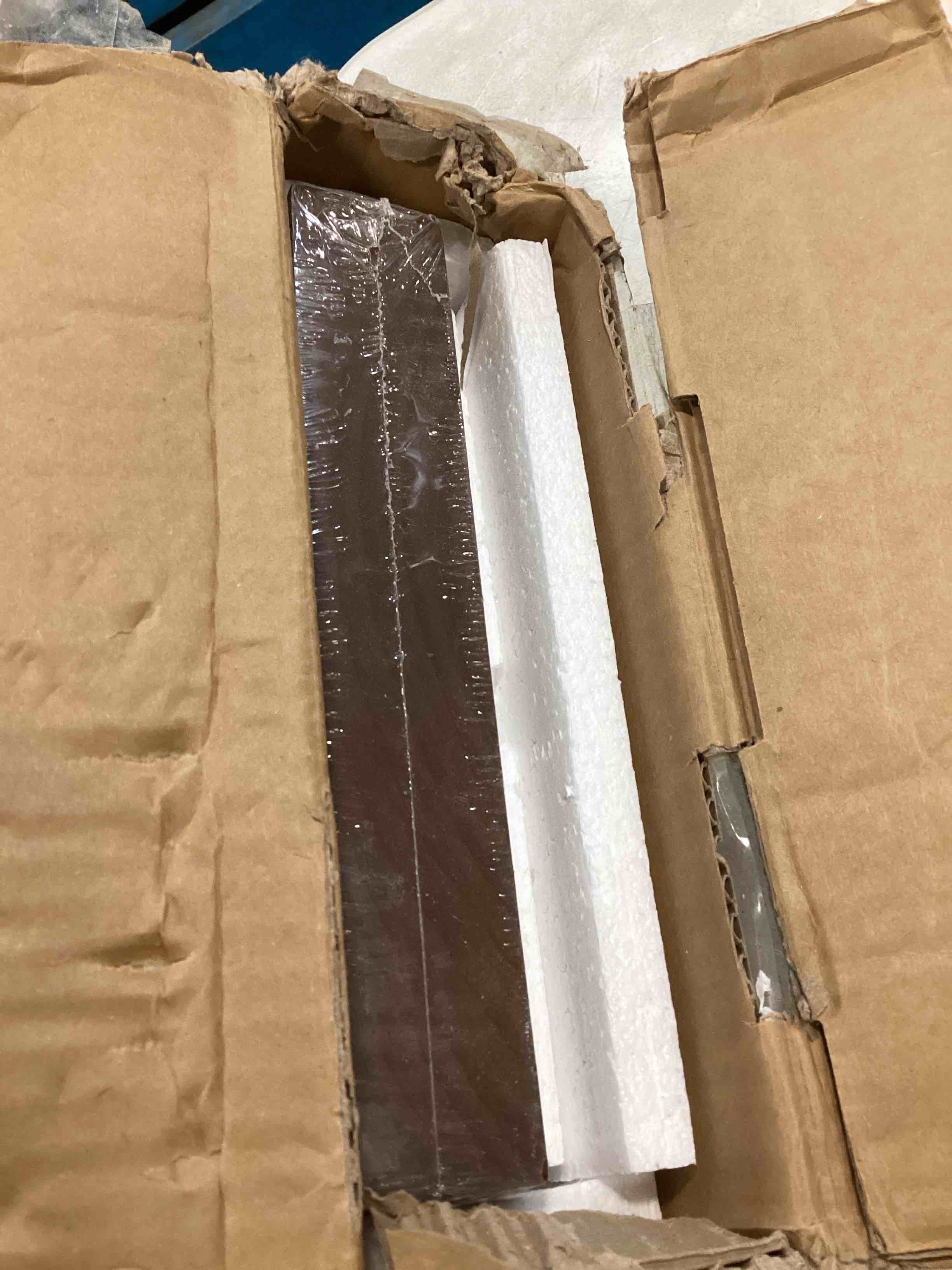 https://s3.amazonaws.com/lotting-images-prod/bidfta/BLU6570477_1715686564313.jpeg