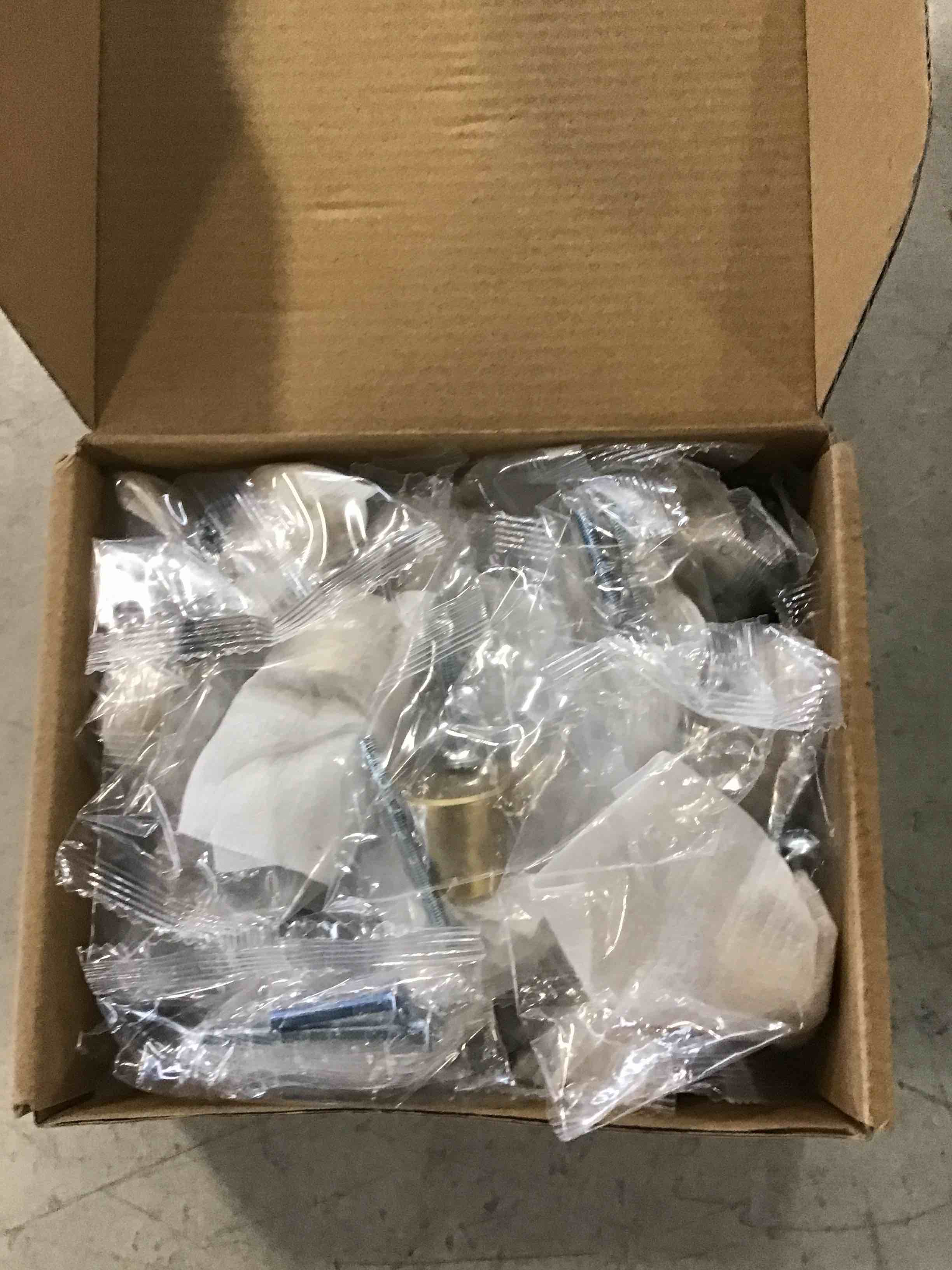 https://s3.amazonaws.com/lotting-images-prod/bidfta/BLU6570703_1722261247500.jpeg