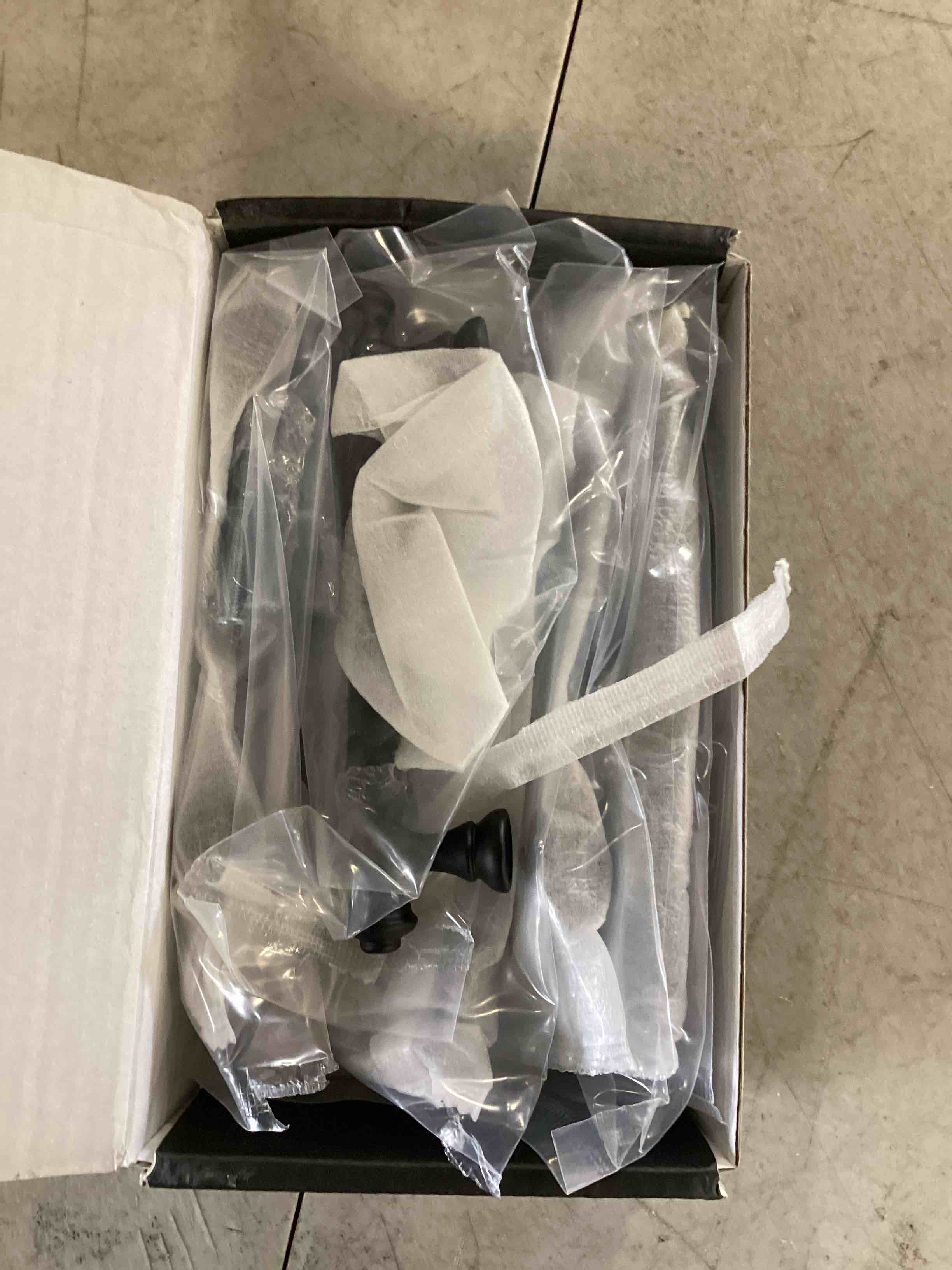 https://s3.amazonaws.com/lotting-images-prod/bidfta/BLU6571084_1722527636835.jpeg