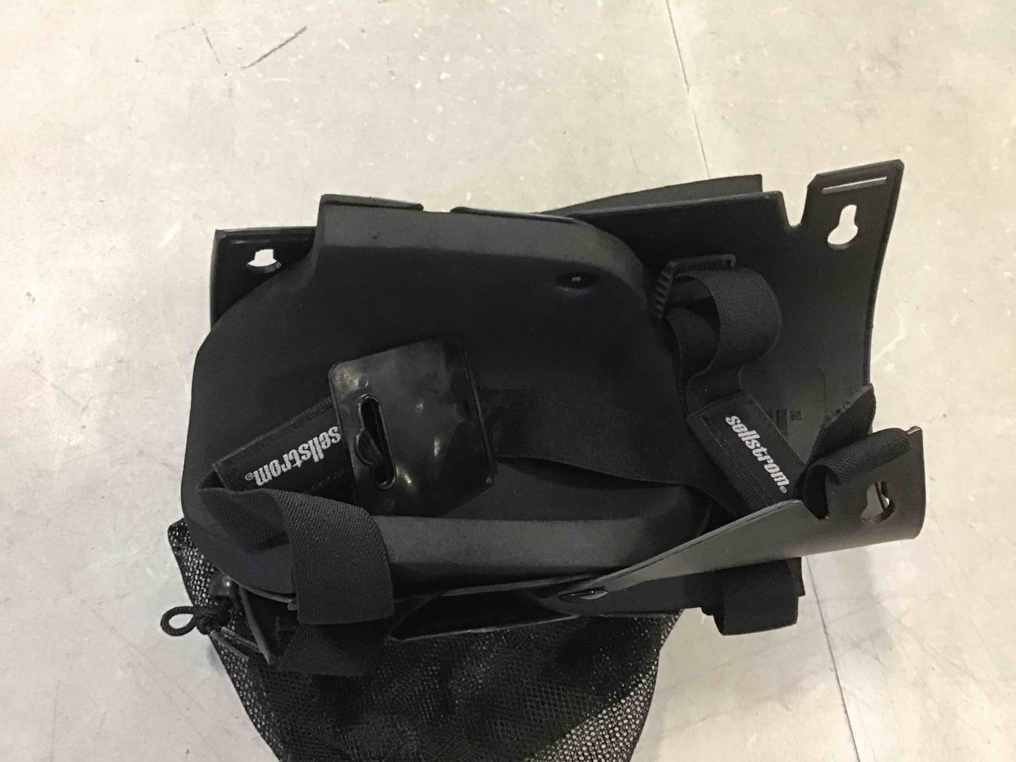 https://s3.amazonaws.com/lotting-images-prod/bidfta/BLU6571391_1723724383599.jpeg