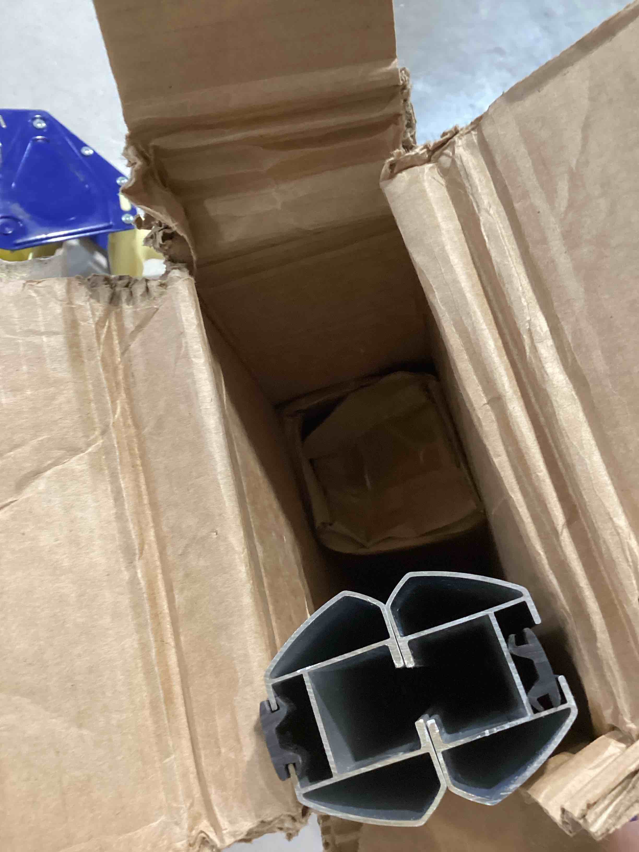 https://s3.amazonaws.com/lotting-images-prod/bidfta/BLU6575586_1723573685176.jpeg