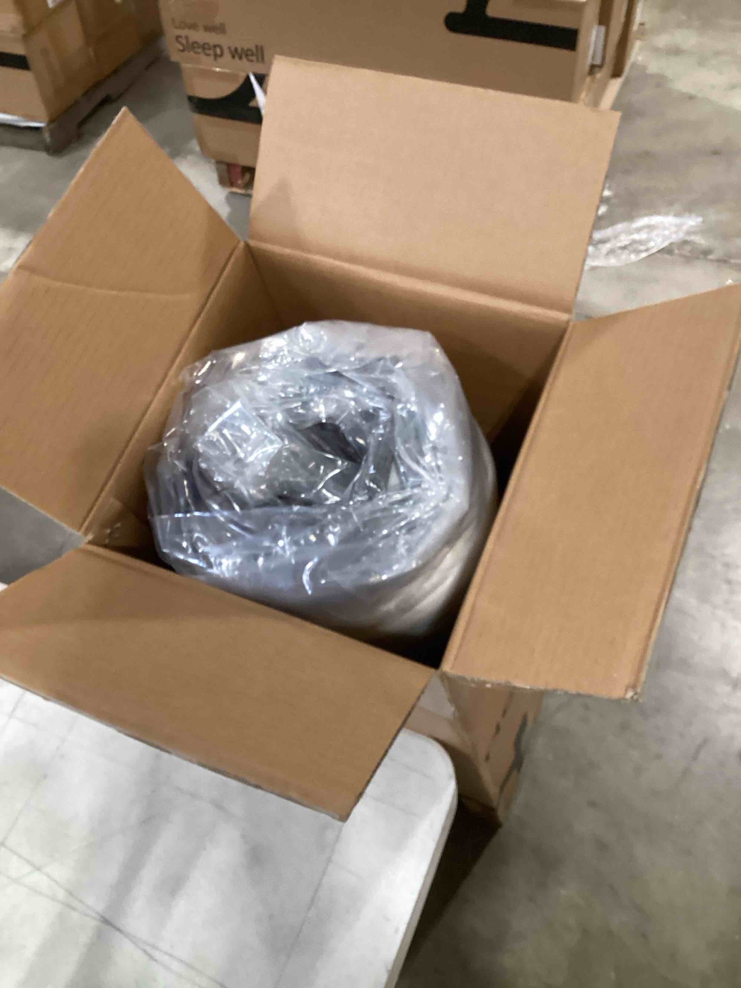 https://s3.amazonaws.com/lotting-images-prod/bidfta/BLU6575961_1724251329367.jpeg