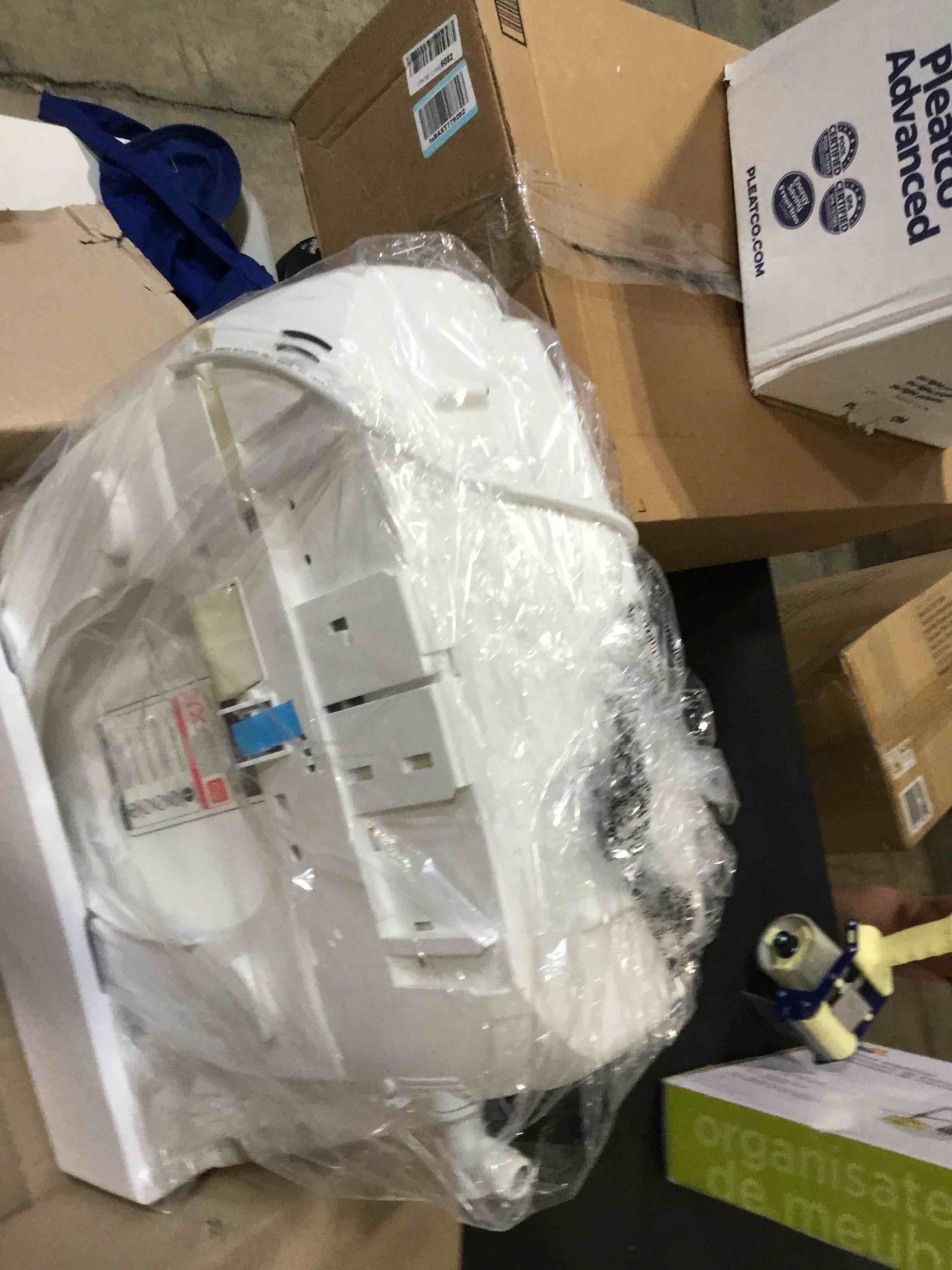 https://s3.amazonaws.com/lotting-images-prod/bidfta/BLU6581175_1719240070490.jpeg
