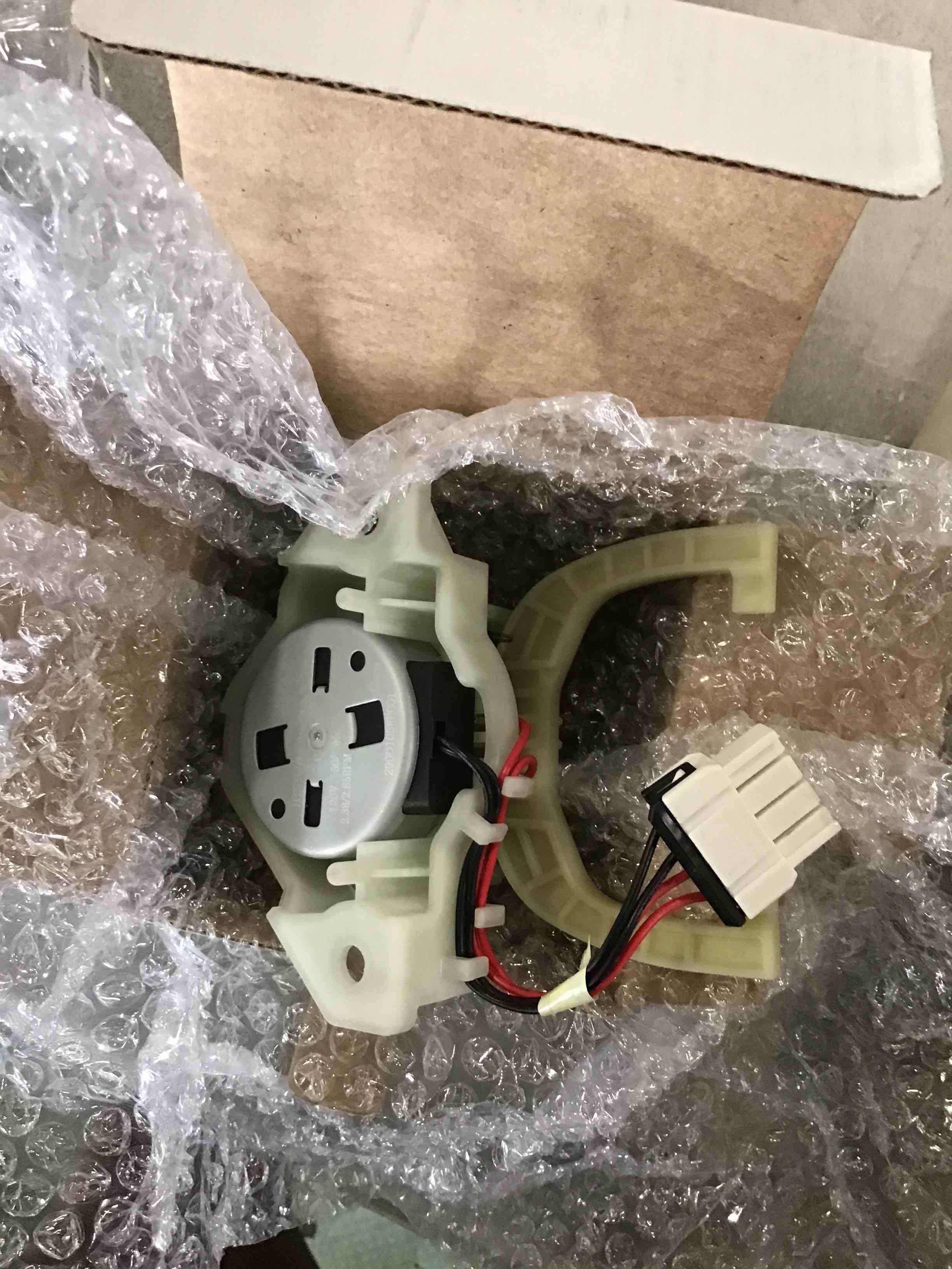 https://s3.amazonaws.com/lotting-images-prod/bidfta/BLU6584764_1718972599628.jpeg