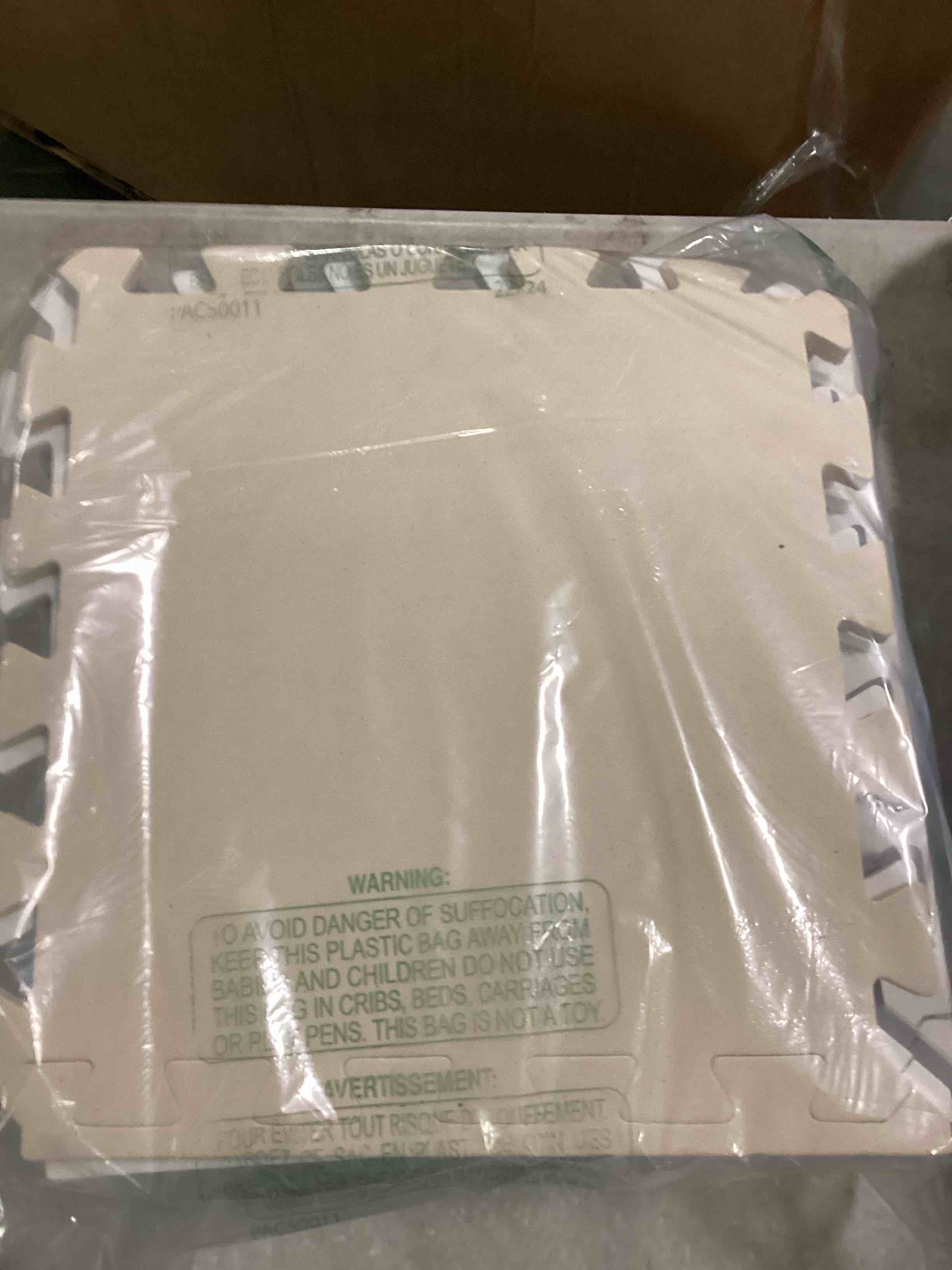https://s3.amazonaws.com/lotting-images-prod/bidfta/BLU6585745_1718037559383.jpeg