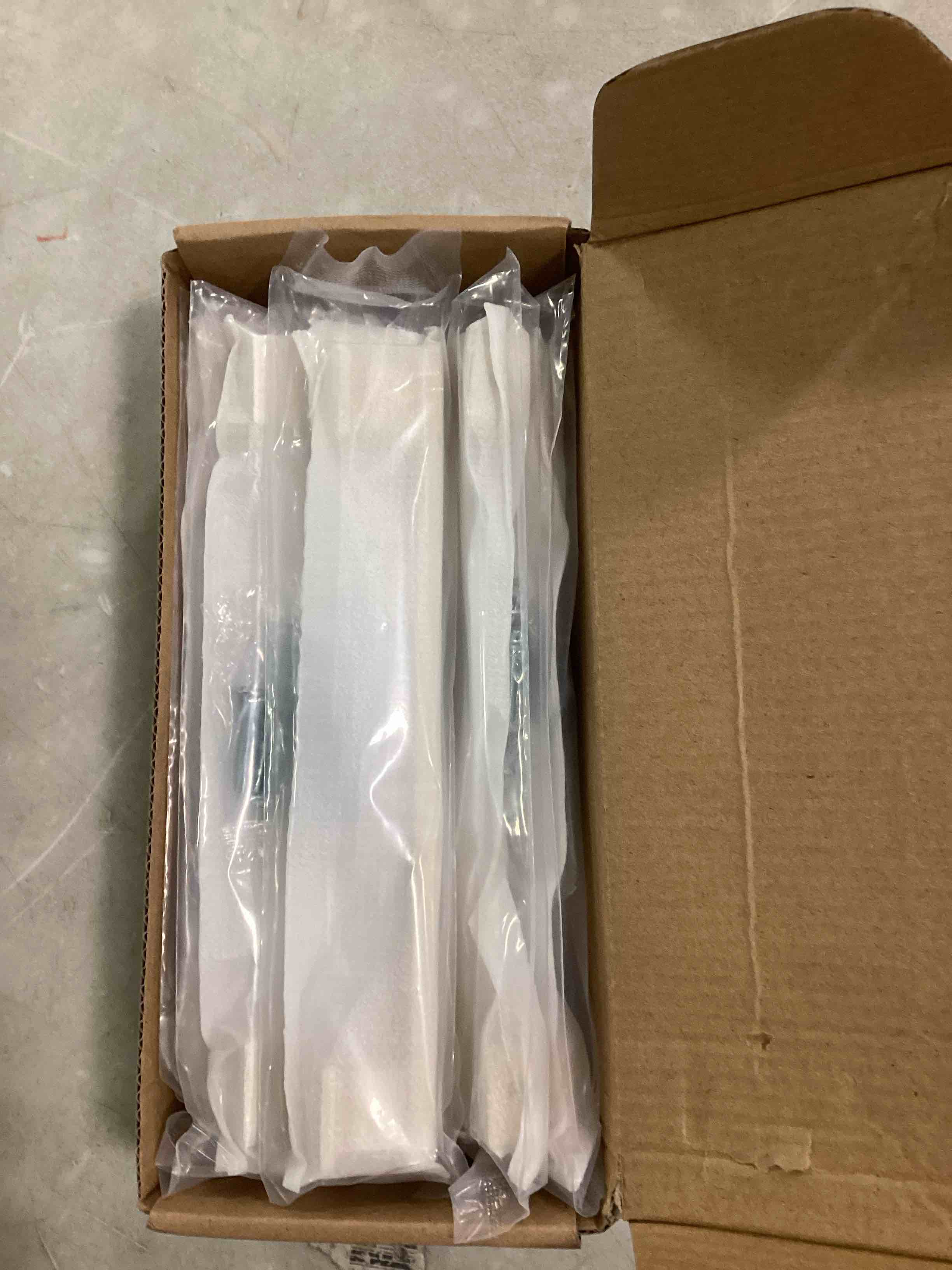 https://s3.amazonaws.com/lotting-images-prod/bidfta/BLU6586519_1718285345183.jpeg