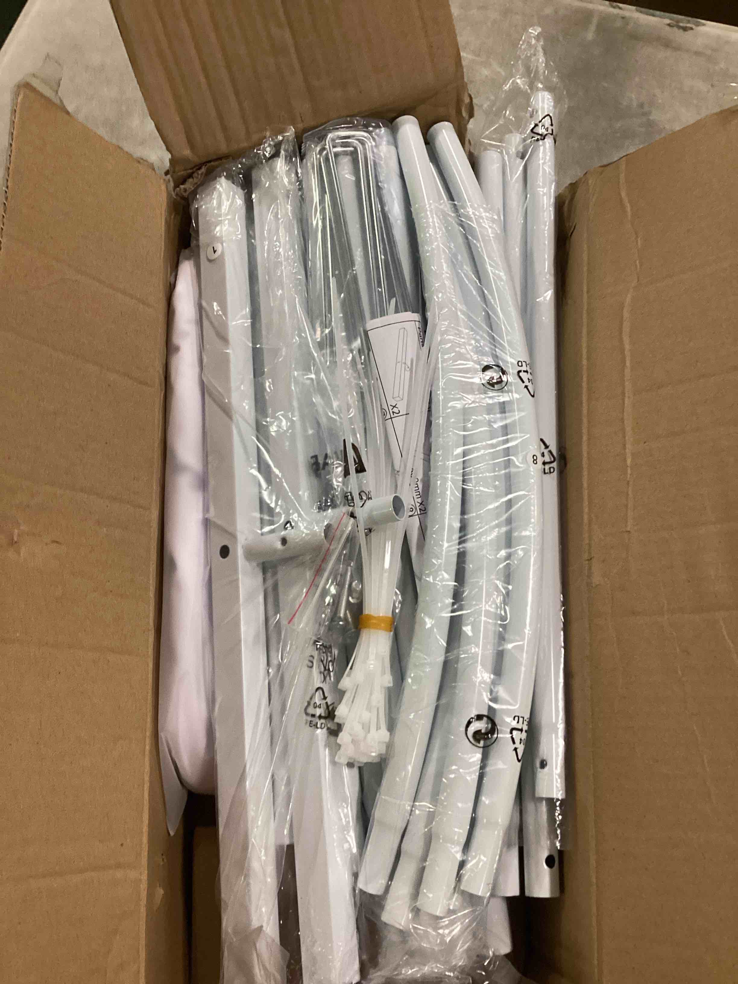 https://s3.amazonaws.com/lotting-images-prod/bidfta/BLU6586529_1718286089809.jpeg