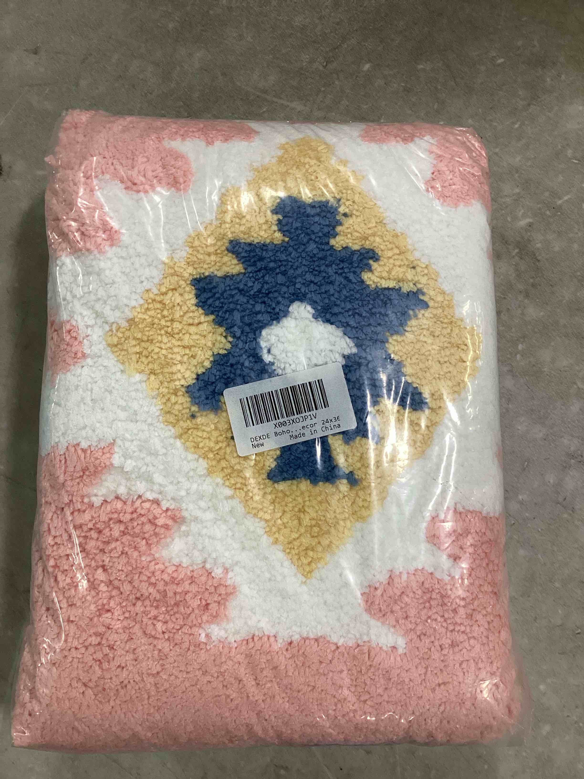 https://s3.amazonaws.com/lotting-images-prod/bidfta/BLU6586775_1718375834454.jpeg