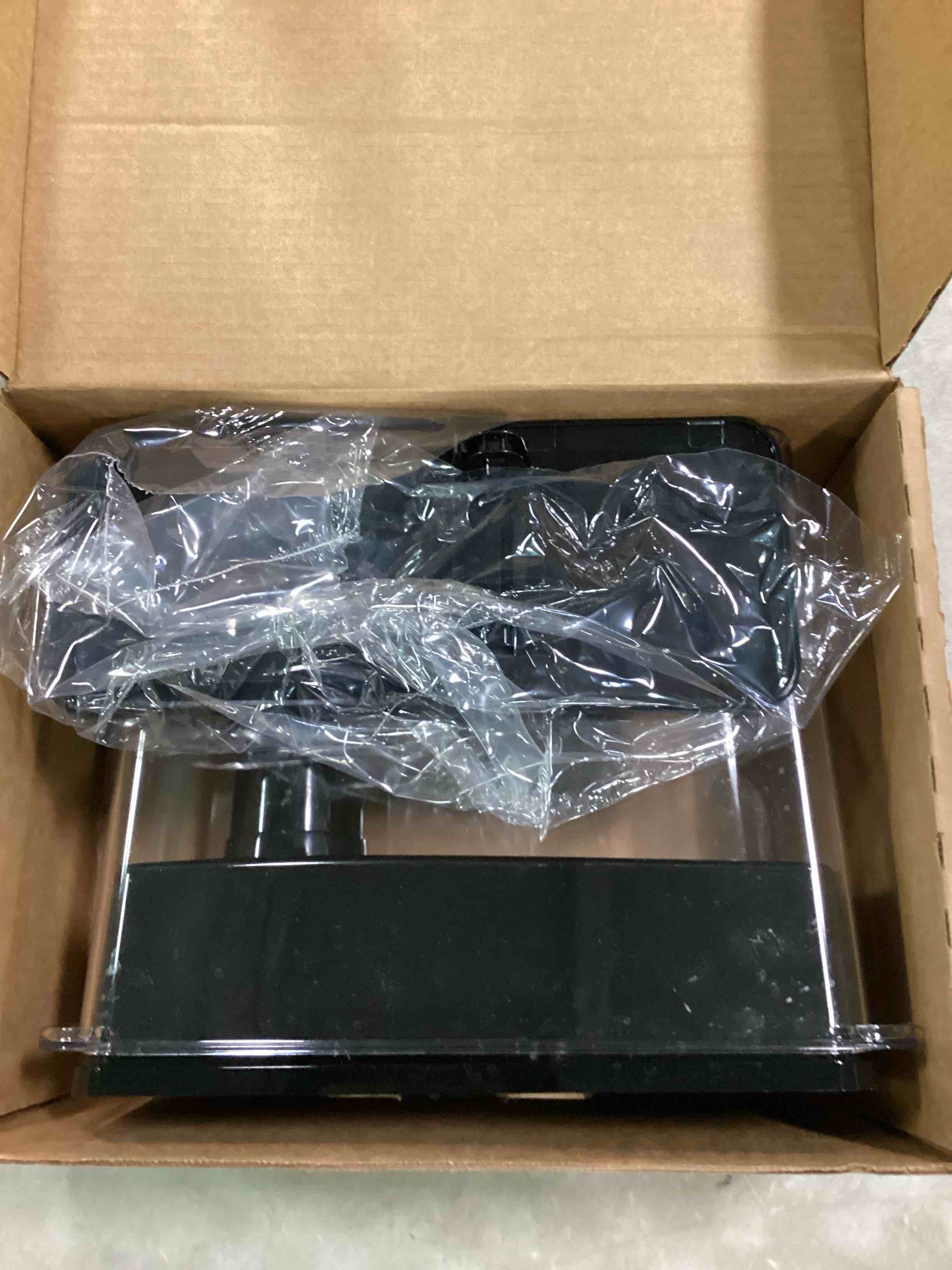 https://s3.amazonaws.com/lotting-images-prod/bidfta/BLU6586827_1718385351974.jpeg