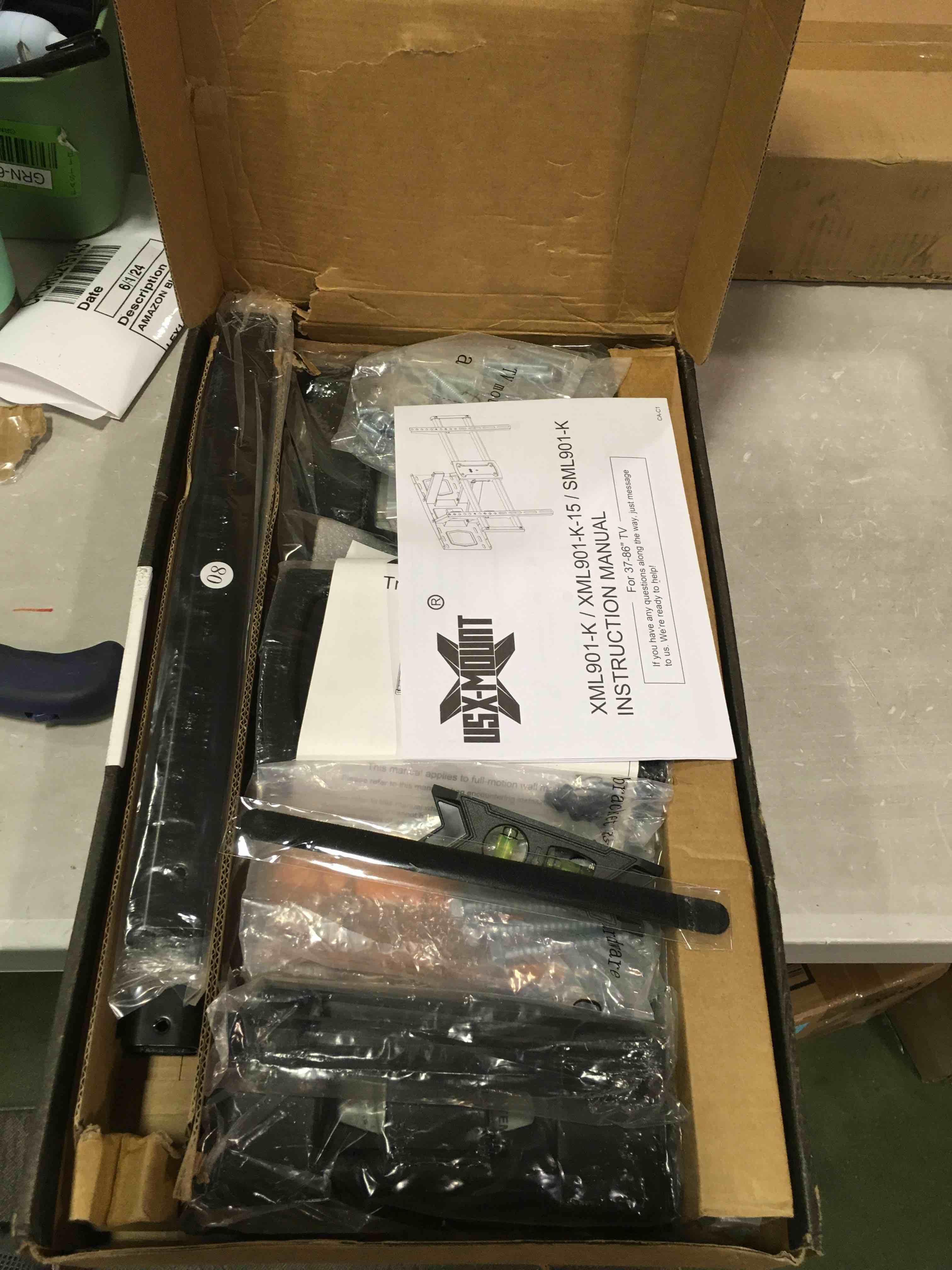 https://s3.amazonaws.com/lotting-images-prod/bidfta/BLU6588939_1718277719471.jpeg