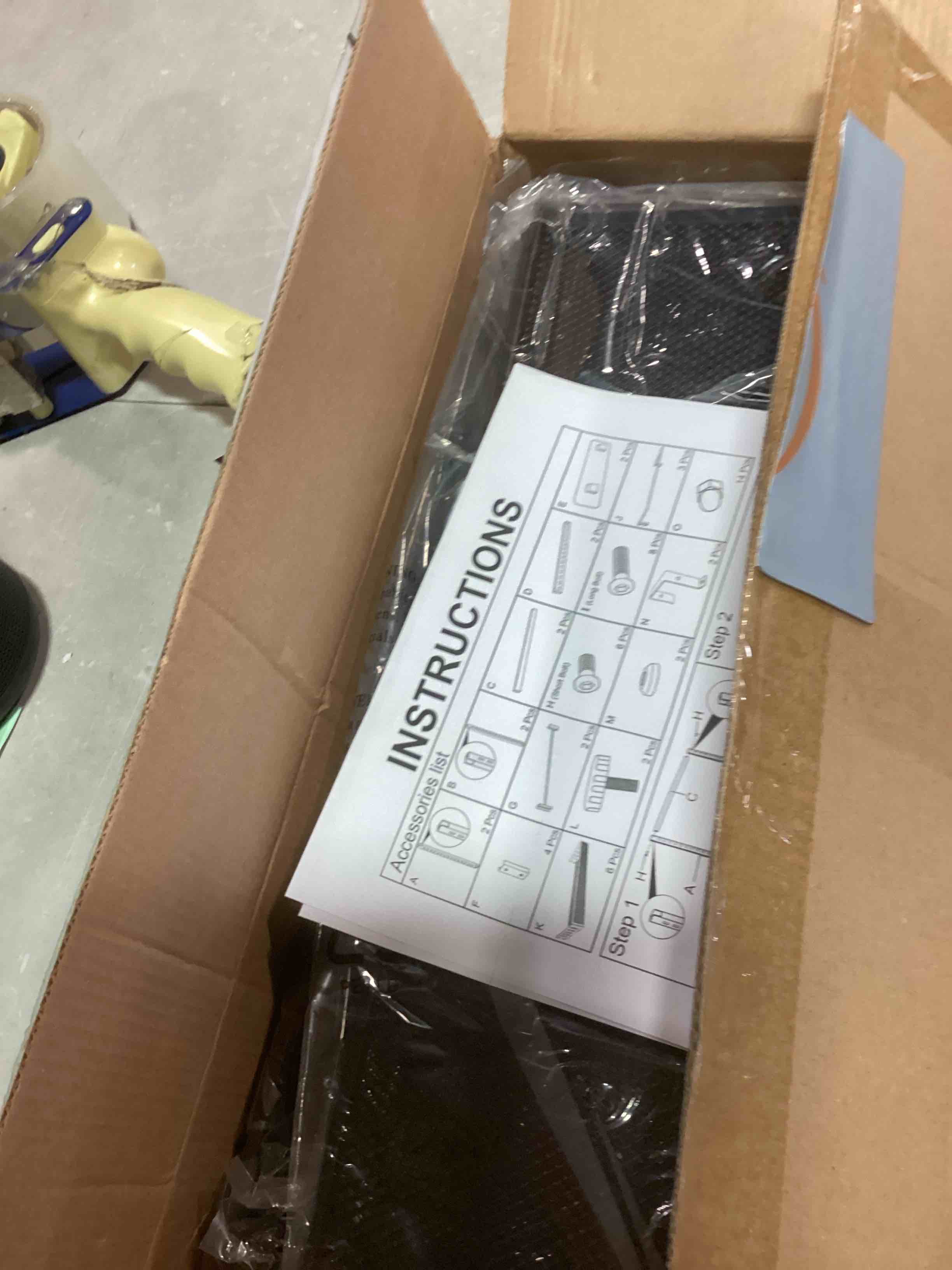 https://s3.amazonaws.com/lotting-images-prod/bidfta/BLU6589063_1718285981176.jpeg