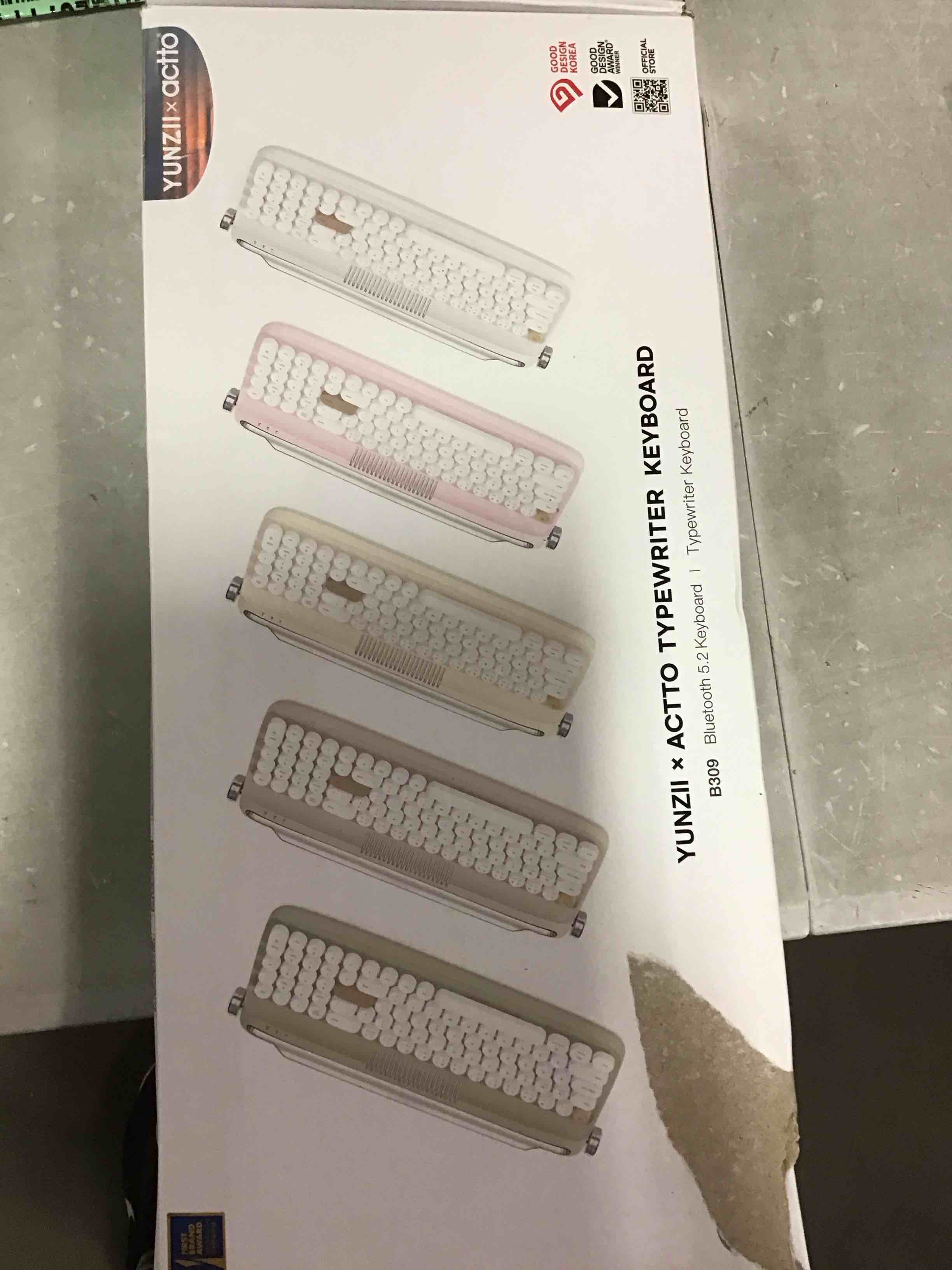 https://s3.amazonaws.com/lotting-images-prod/bidfta/BLU6589674_1718453686379.jpeg