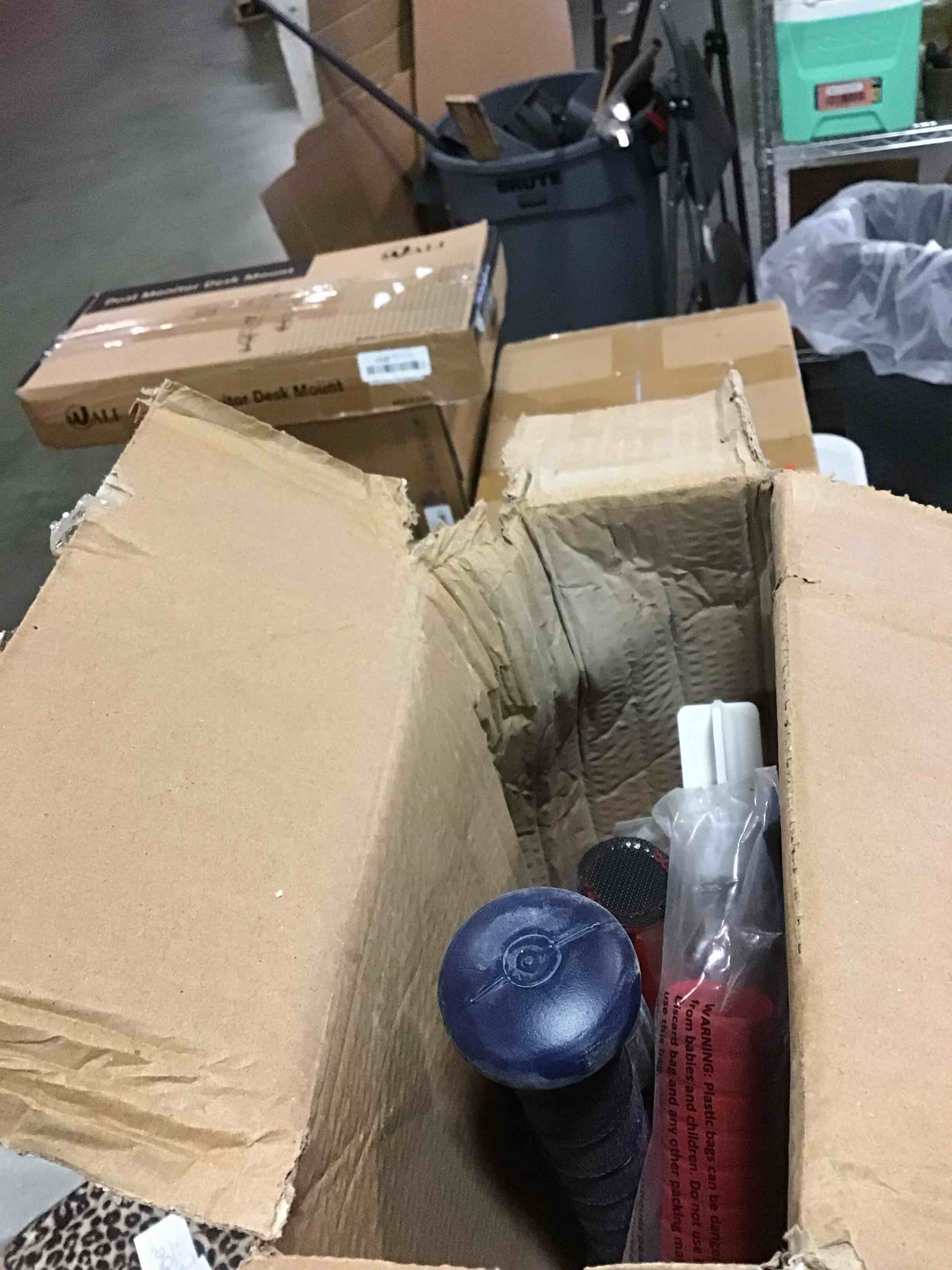 https://s3.amazonaws.com/lotting-images-prod/bidfta/BLU6589746_1718459982330.jpeg