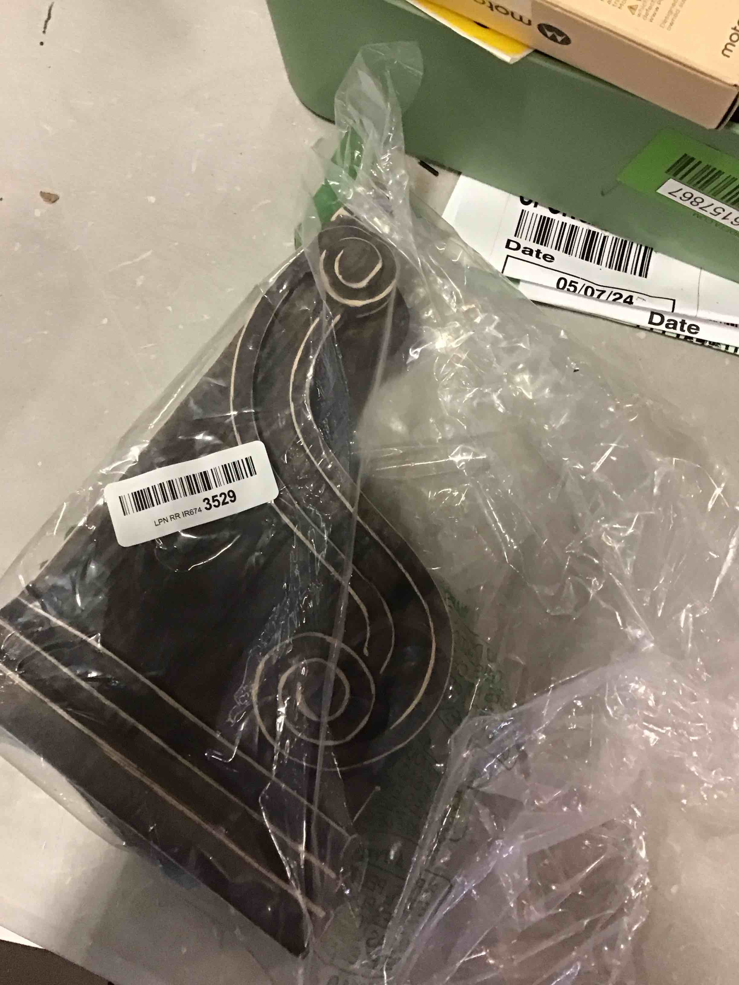https://s3.amazonaws.com/lotting-images-prod/bidfta/BLU6589912_1718478346854.jpeg