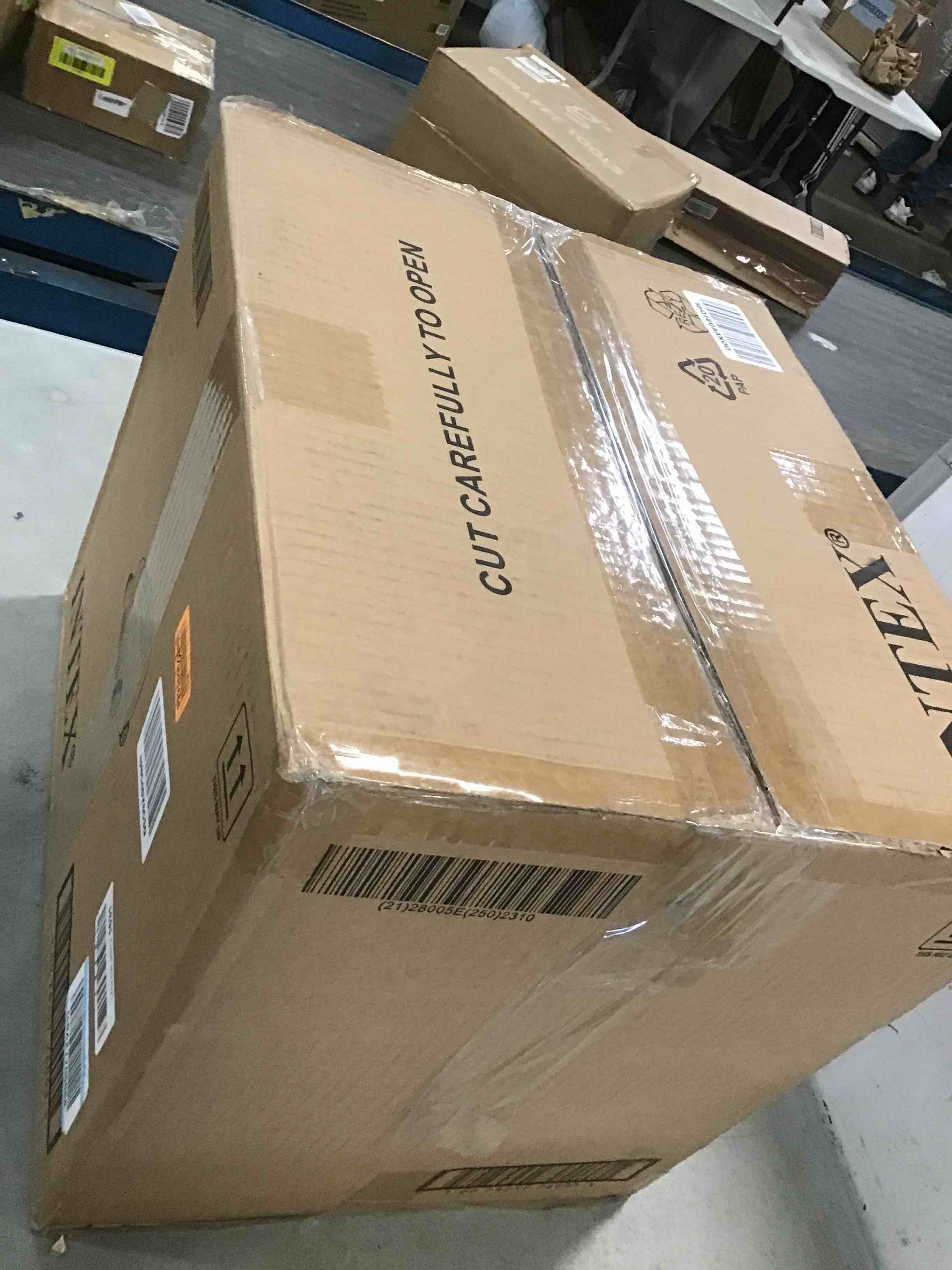 https://s3.amazonaws.com/lotting-images-prod/bidfta/BLU6589957_1718289543581.jpeg