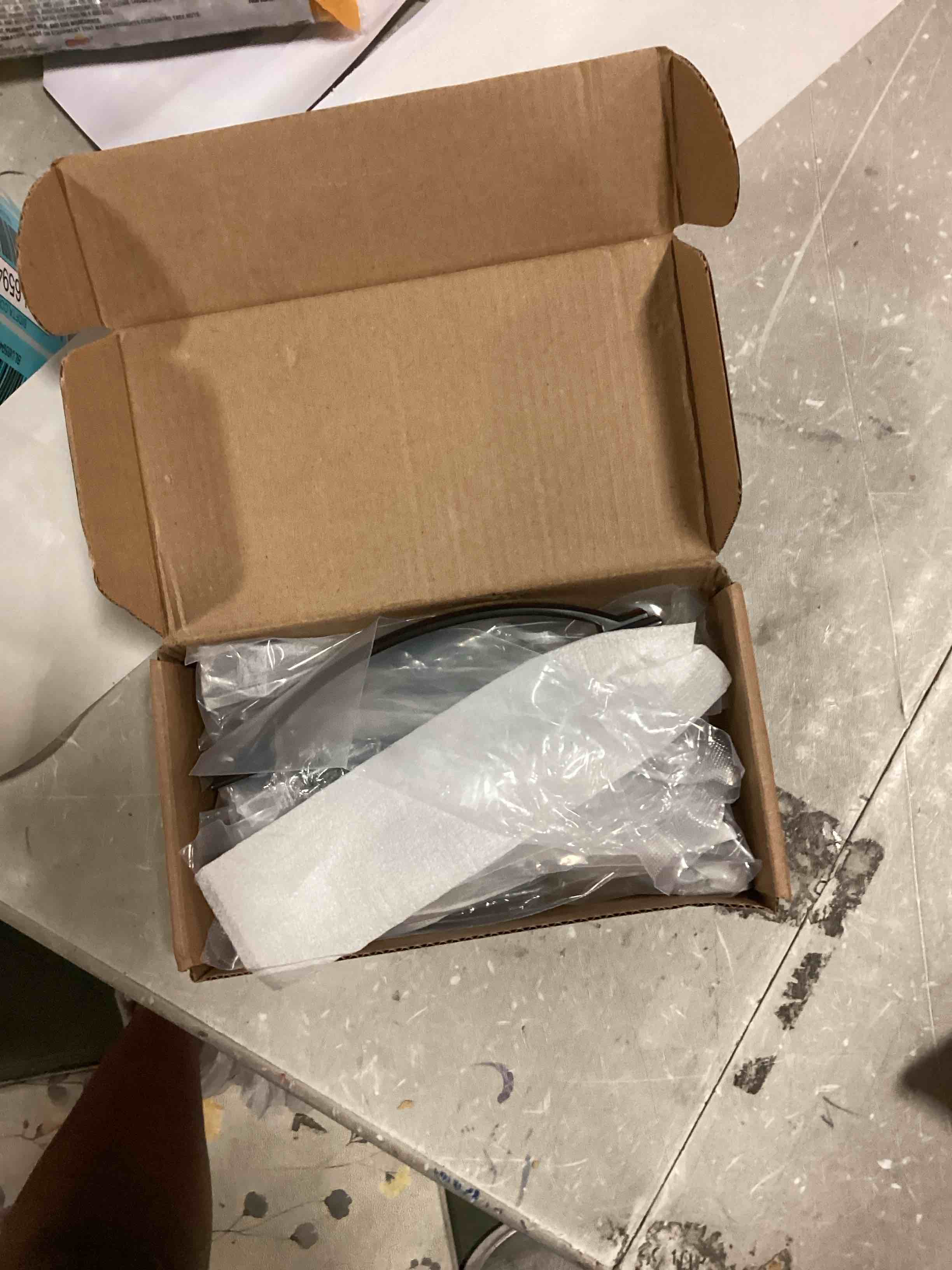 https://s3.amazonaws.com/lotting-images-prod/bidfta/BLU6594701_1718038300604.jpeg