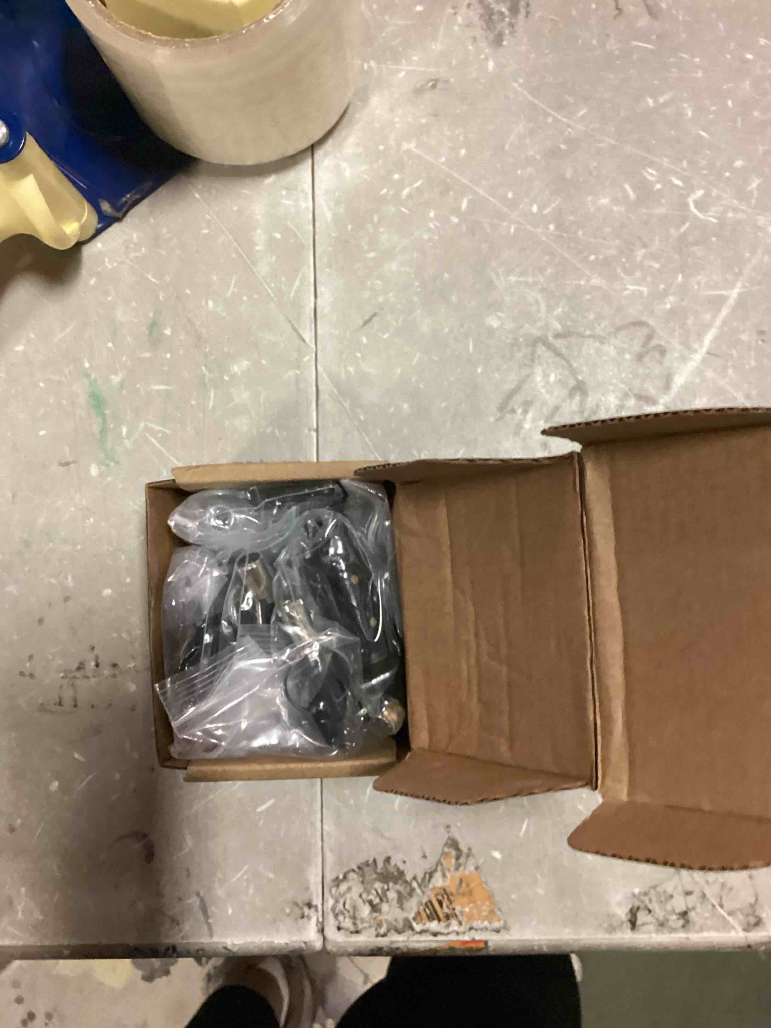 https://s3.amazonaws.com/lotting-images-prod/bidfta/BLU6595334_1718282097563.jpeg