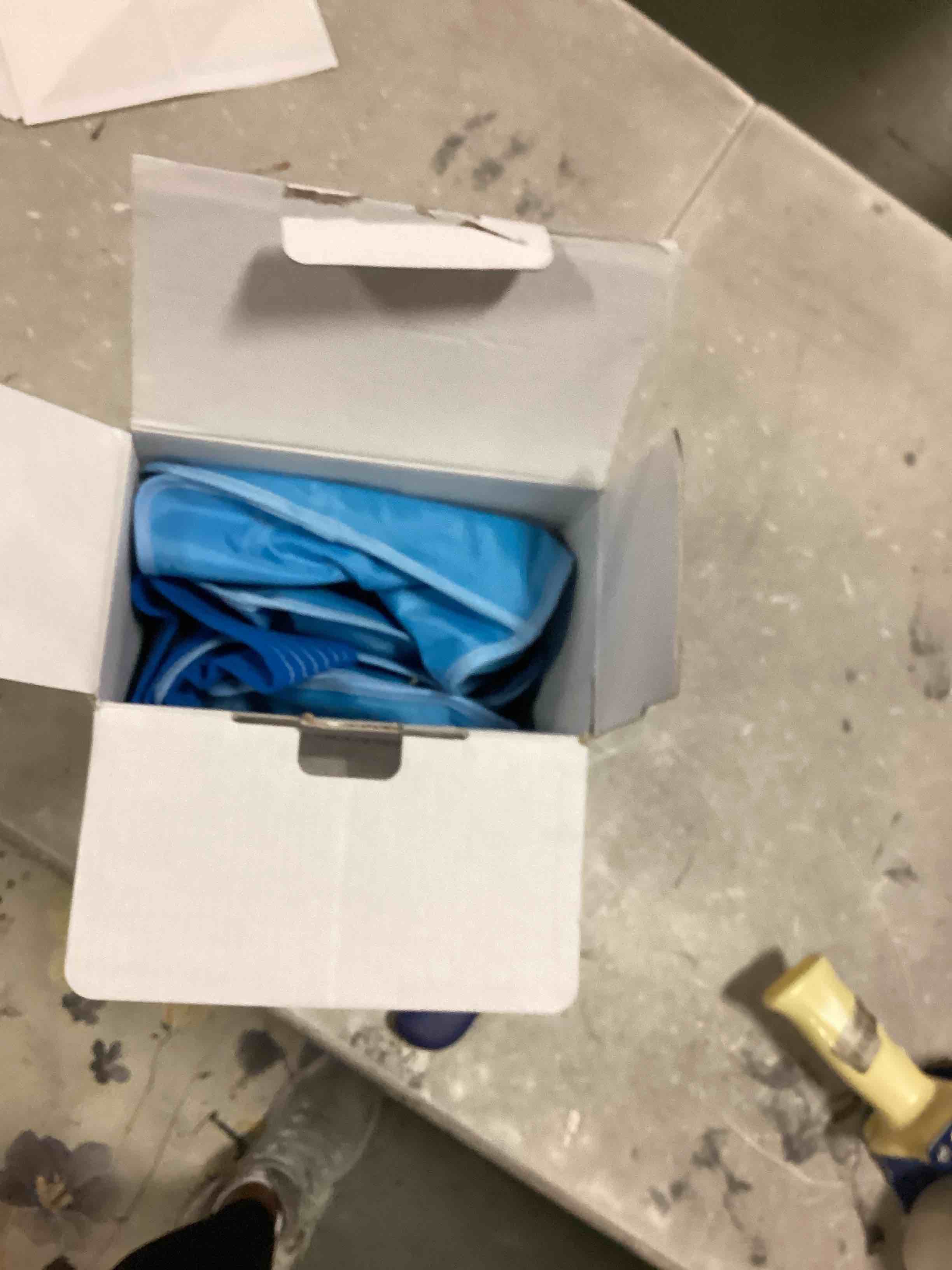 https://s3.amazonaws.com/lotting-images-prod/bidfta/BLU6595374_1718285917334.jpeg