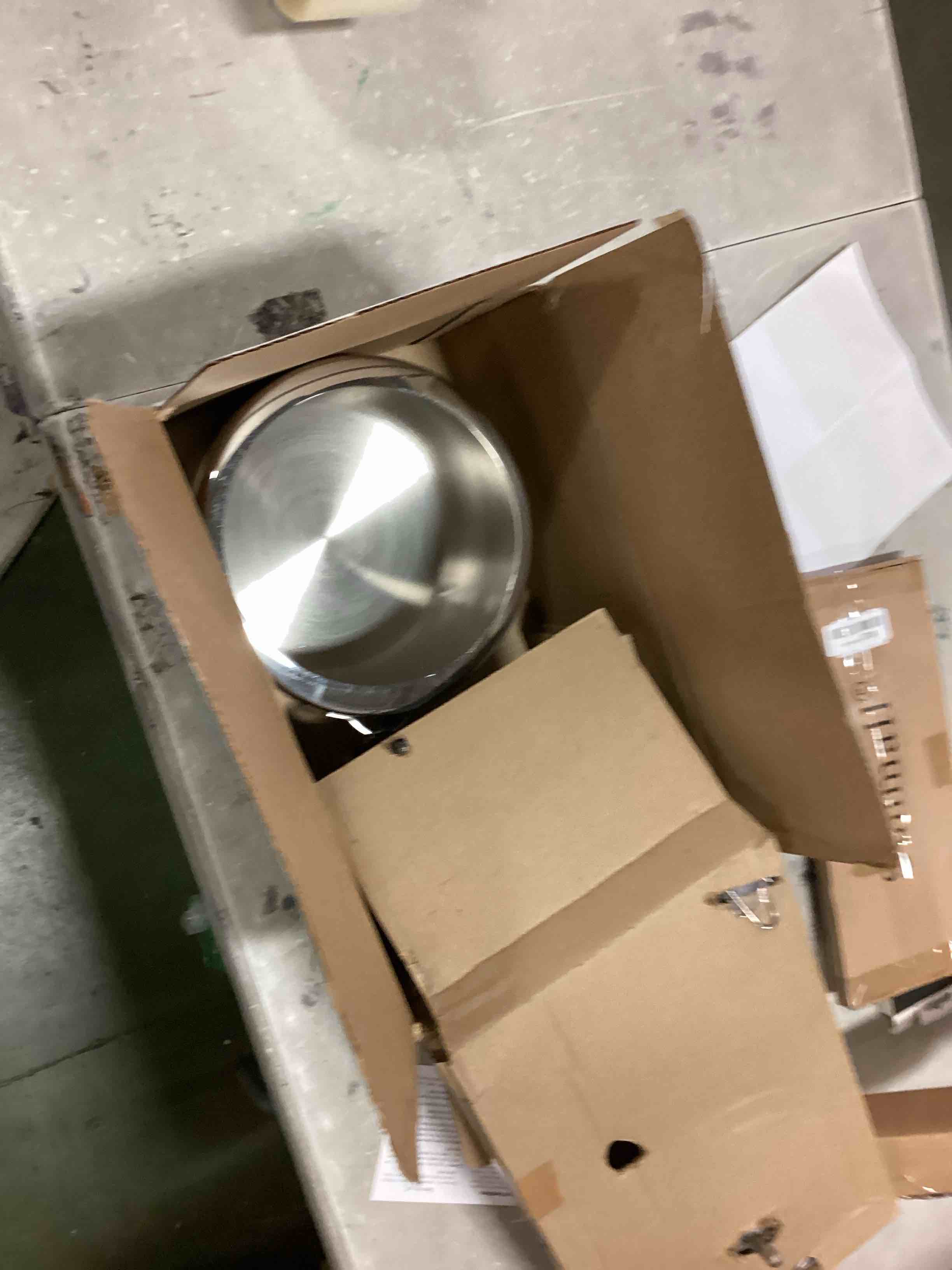 https://s3.amazonaws.com/lotting-images-prod/bidfta/BLU6595420_1718291896172.jpeg