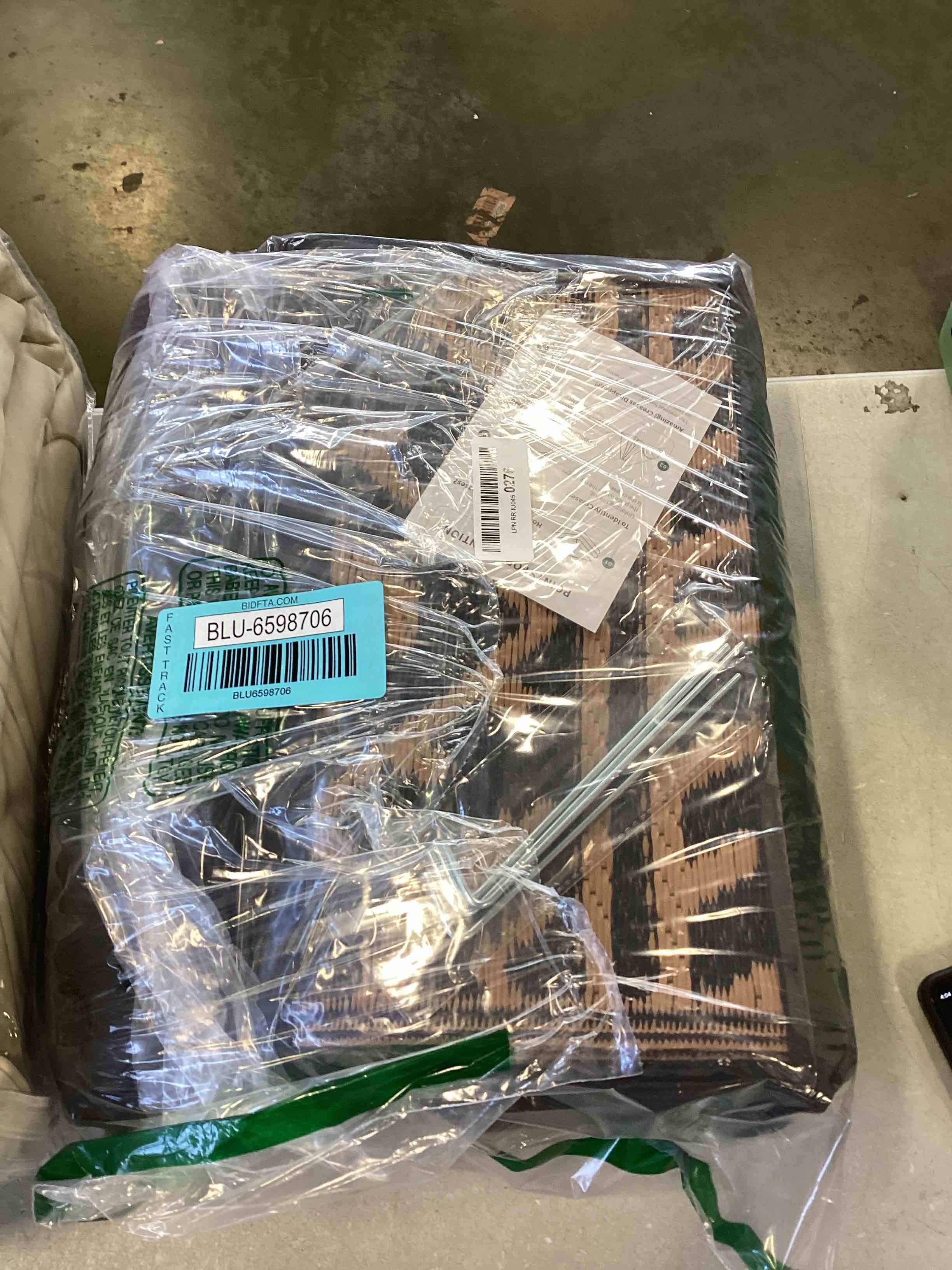 https://s3.amazonaws.com/lotting-images-prod/bidfta/BLU6598706_1719864267381.jpeg