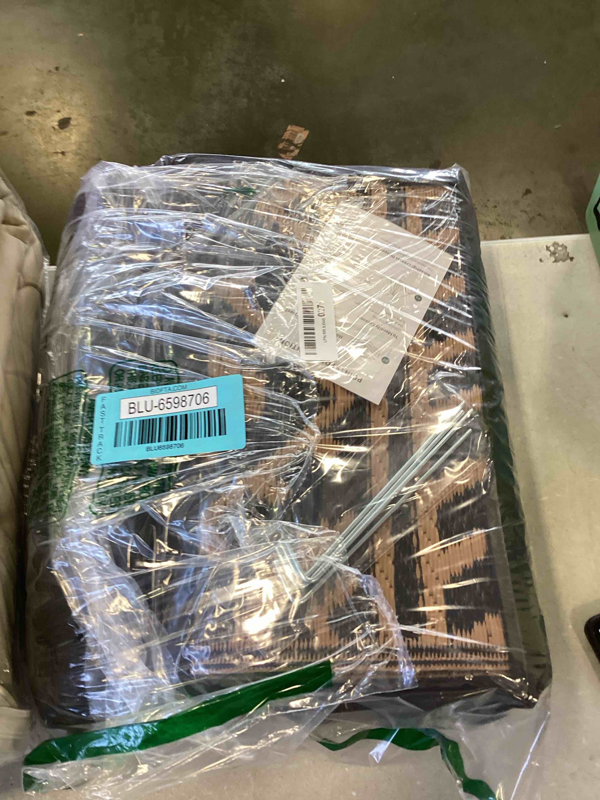 https://s3.amazonaws.com/lotting-images-prod/bidfta/BLU6598706_1719864268878.jpeg