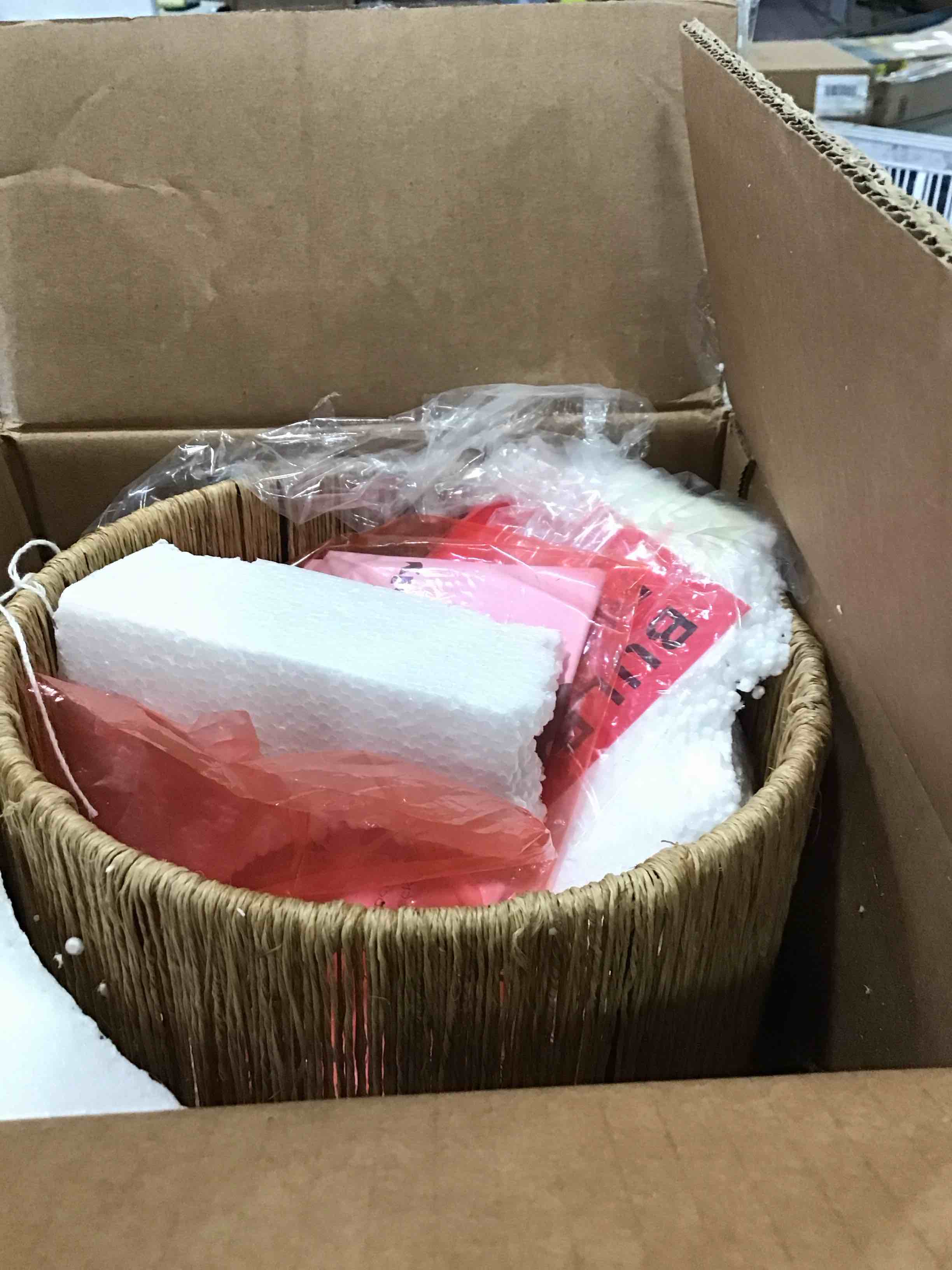 https://s3.amazonaws.com/lotting-images-prod/bidfta/BLU6599677_1719232944780.jpeg
