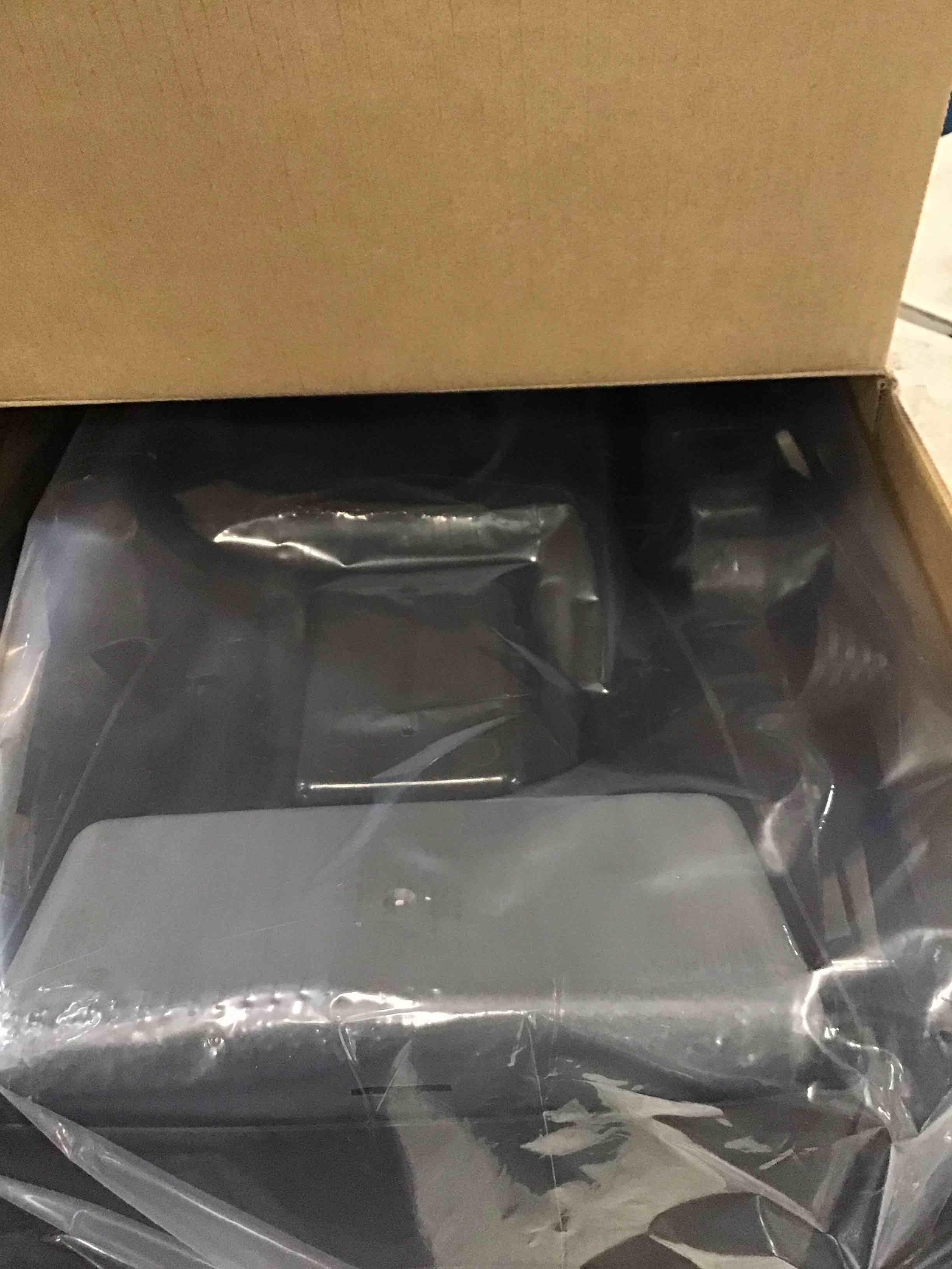 https://s3.amazonaws.com/lotting-images-prod/bidfta/BLU6599852_1719258274953.jpeg